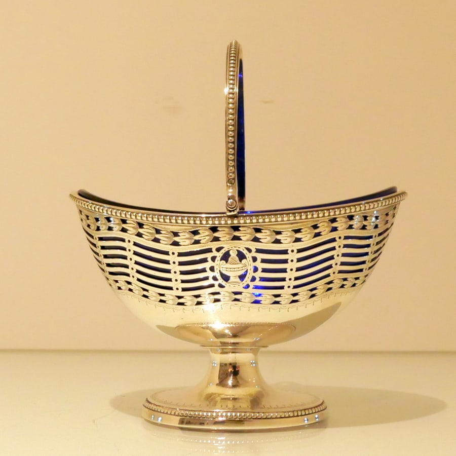 18th Century Antique George III Sterling Silver Sugar Basket London 1780 William Holmes: Title:18th Century Antique George III Sterling Silver Sugar Basket London 1780 William Holmes Description:Description A beautiful bright cut engraved swing handle oval bead decorated sterling silver s