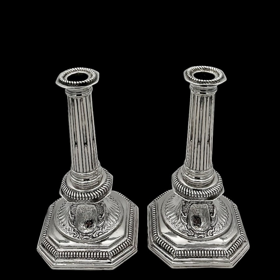 Early 18th Century Antique Britannia Silver Pair Candlesticks London 1703 Richard Syng: Title:Early 18th Century Antique Britannia Silver Pair Candlesticks London 1703 Richard Syng Description:Description Elegant pair of square base (canted corners) Queen Anne silver fluted candlesticks 