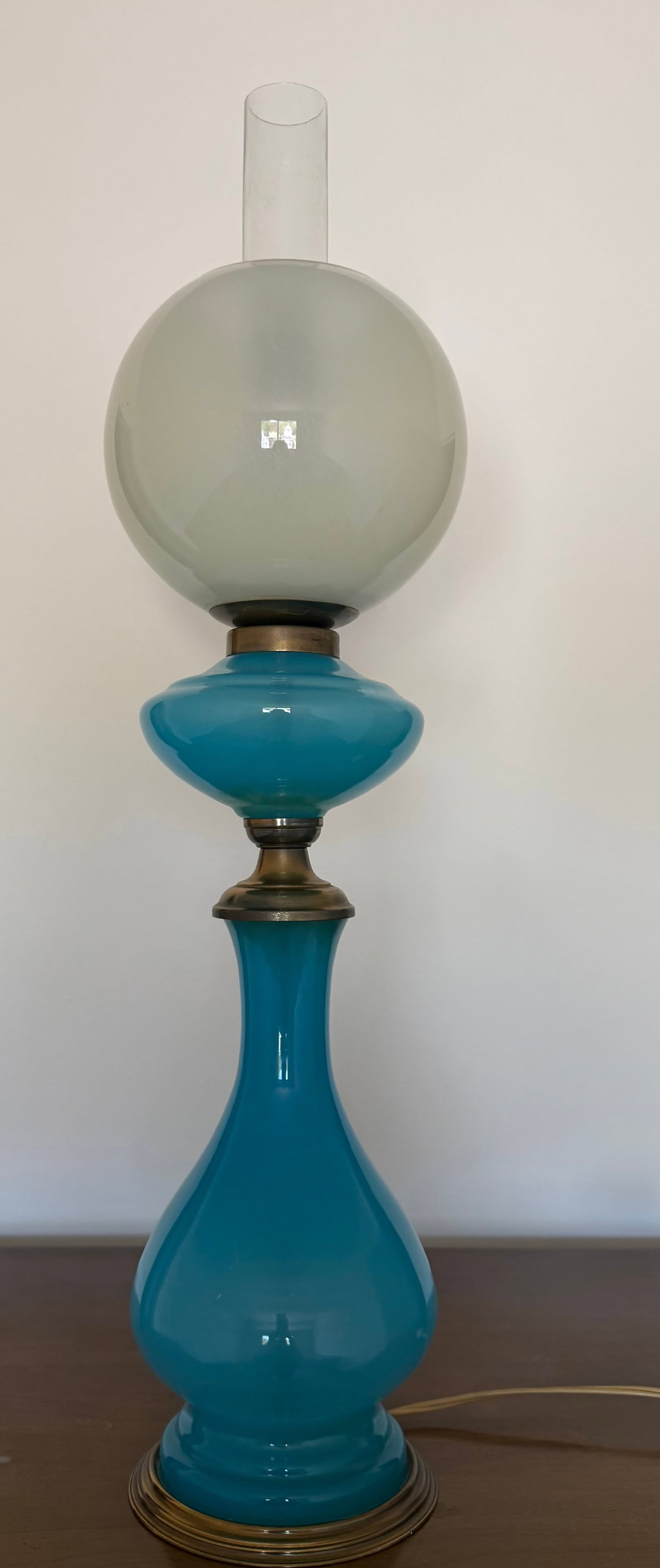 Mid-20th Century Blue and White Opalescent Glass and Brass Table Lamp - 4