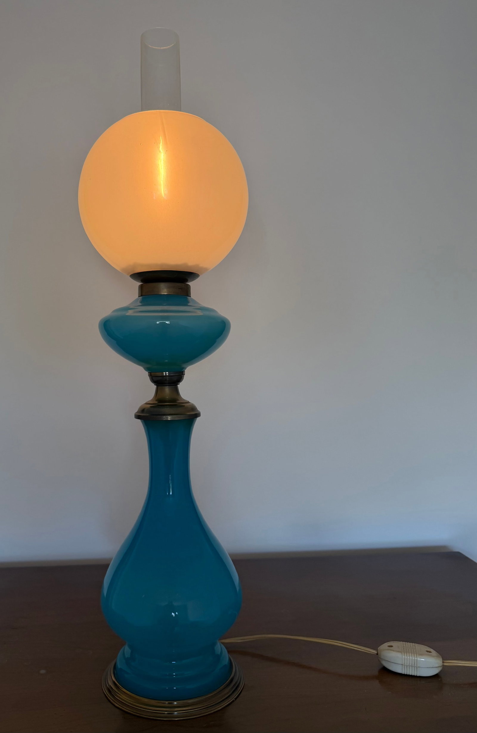 Mid-20th Century Blue and White Opalescent Glass and Brass Table Lamp - 6