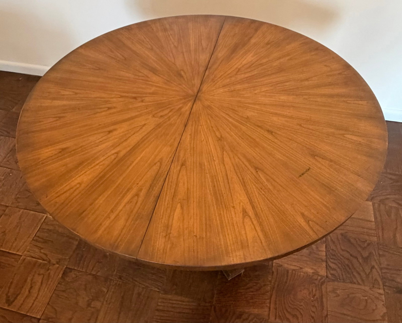 Baker Mid-20th Century Expanding Oval Pedestal Dining Table with Sunburst Veneer - 5