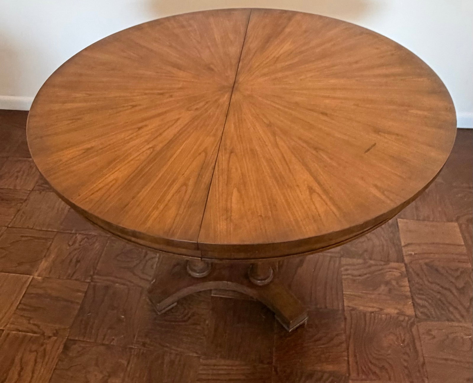 Baker Mid-20th Century Expanding Oval Pedestal Dining Table with Sunburst Veneer - 6