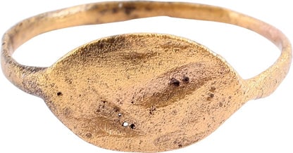 FINE LARGE ANCIENT ROMAN MAN’S RING, 2nd-4th CENT AD 9 1/4: Title: FINE LARGE ANCIENT ROMAN MAN’S RING, 2nd-4th CENT AD 9 1/4 Description: Heavy proportions with 1.6mm rounded face band, flared at the. Stepped oval bezel with incised figural motif, perha