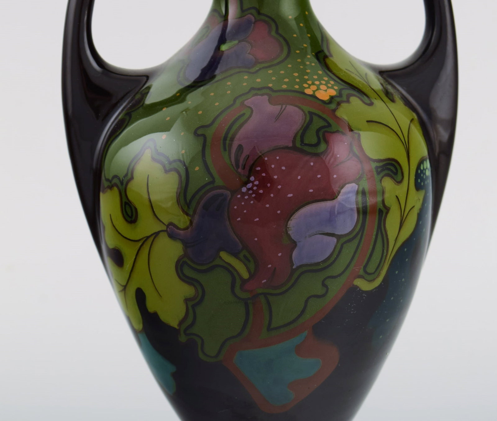 Regina, Holland. Antique art nouveau vase in glazed ceramics with hand-painted flowers and foliage. - 6