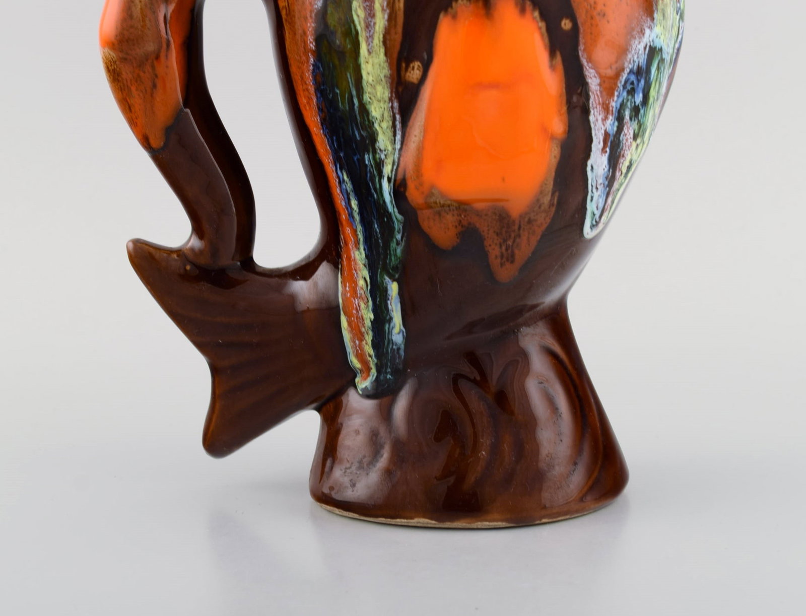 Belgian studio ceramicist. Retro jug in glazed ceramisc shaped like a fish. Beautiful glaze in brown - 5