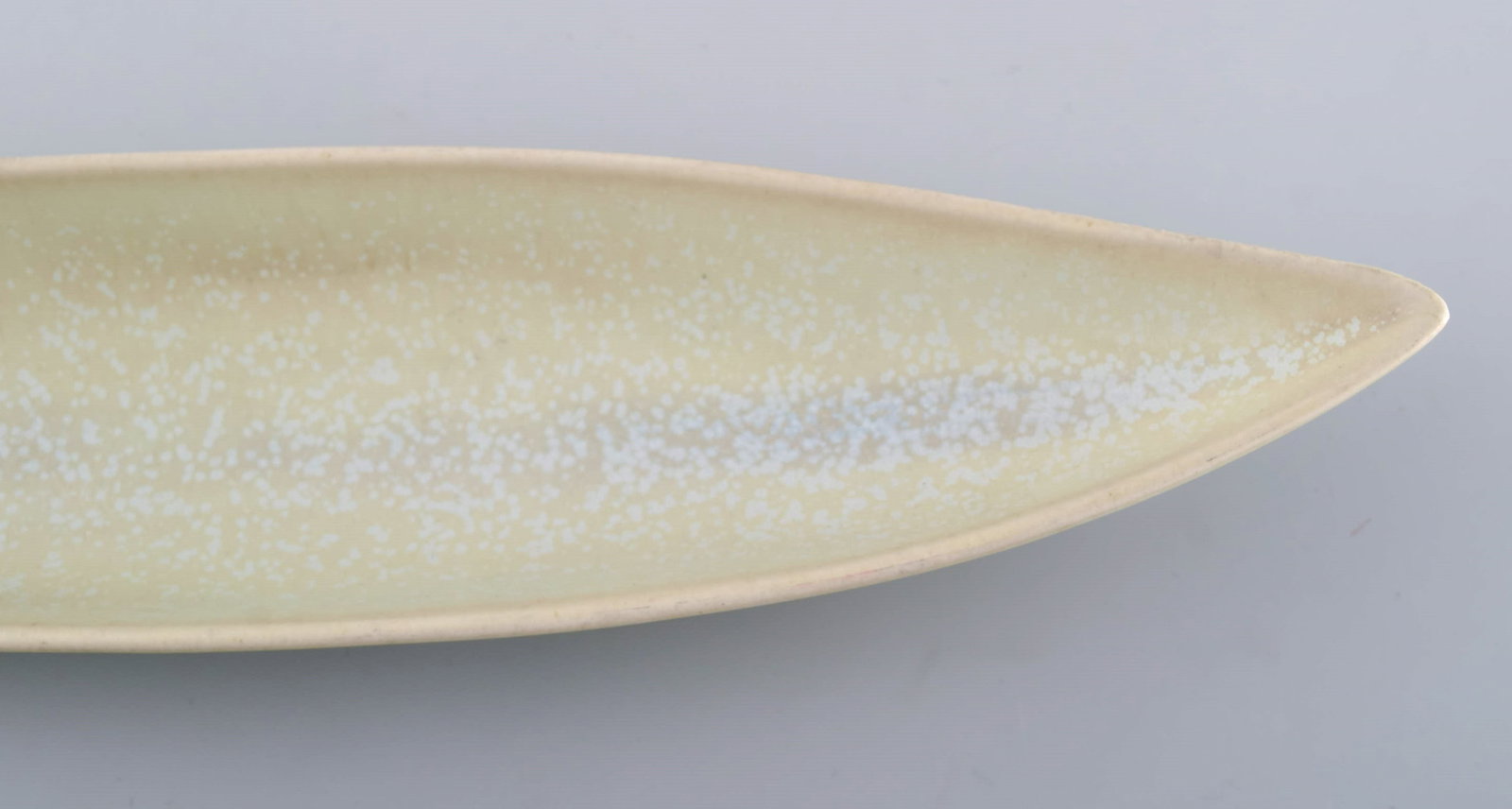 Stig Lindberg (1916-1982) for Gustavsberg. Rare Endive dish in glazed ceramics. Beautiful eggshell - 5