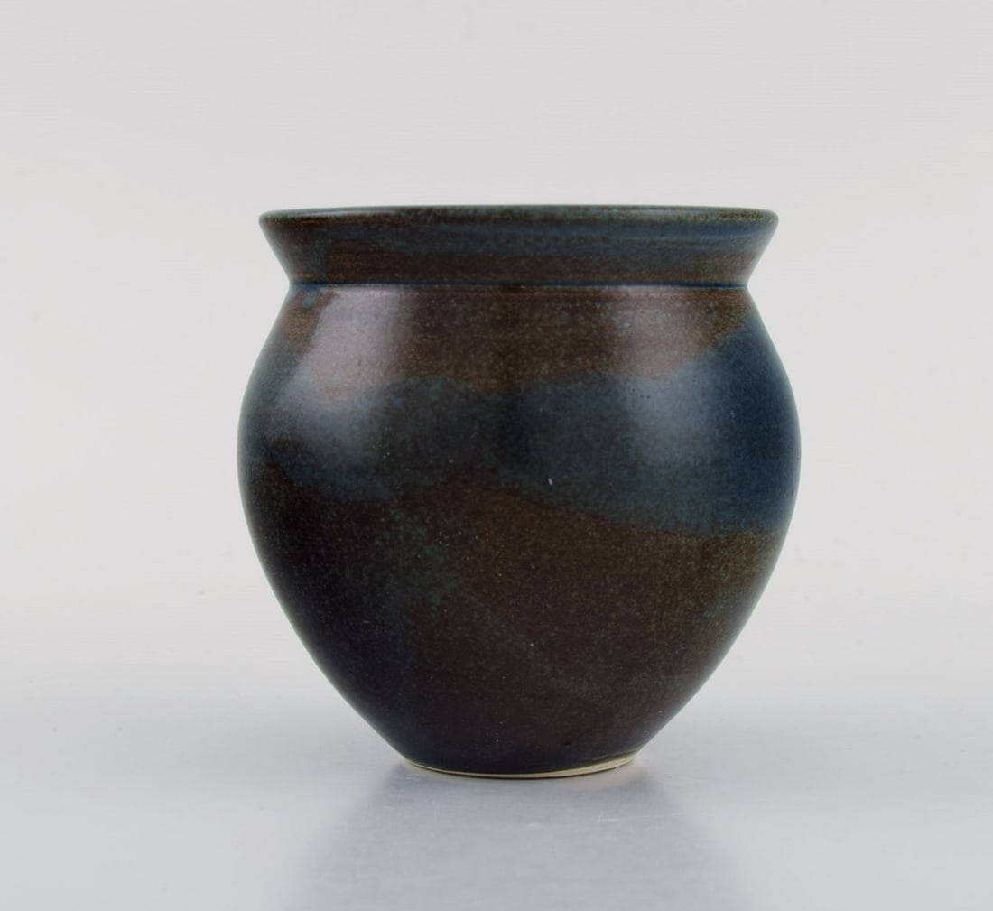 European studio ceramicist. Unique vase in glazed stoneware. Beautiful glaze in blue and brown: Brand: Various European studio ceramicist. Unique vase in glazed stoneware. Beautiful glaze in blue and brown shades. Late 20th century. Measures: 11 x 10.5 mm. In excellent condition. Signed.
