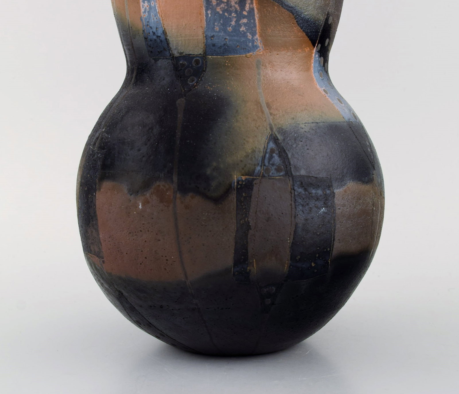 European studio ceramicist. Large unique lidded jar in glazed stoneware. Late 20th century. - 4