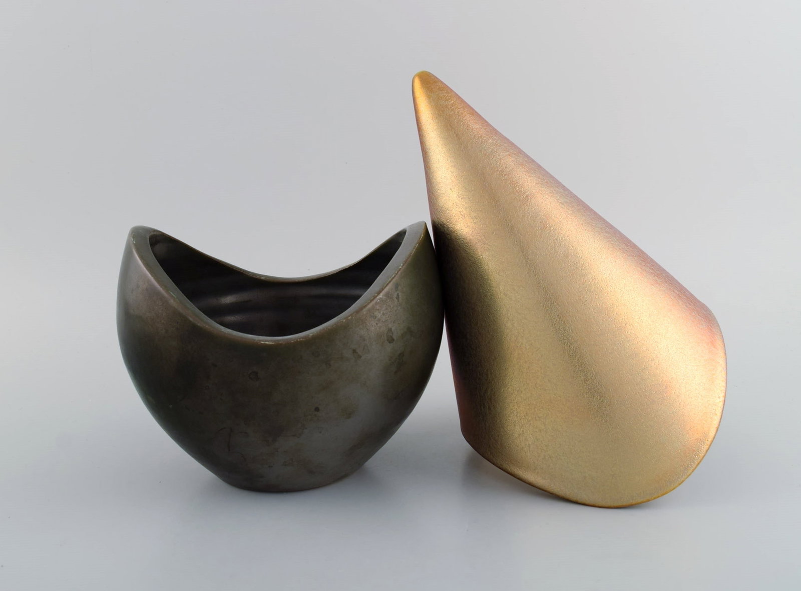 Mobach, Holland. Two large modernist unique lidded jars in glazed ceramics. 1980s. - 6
