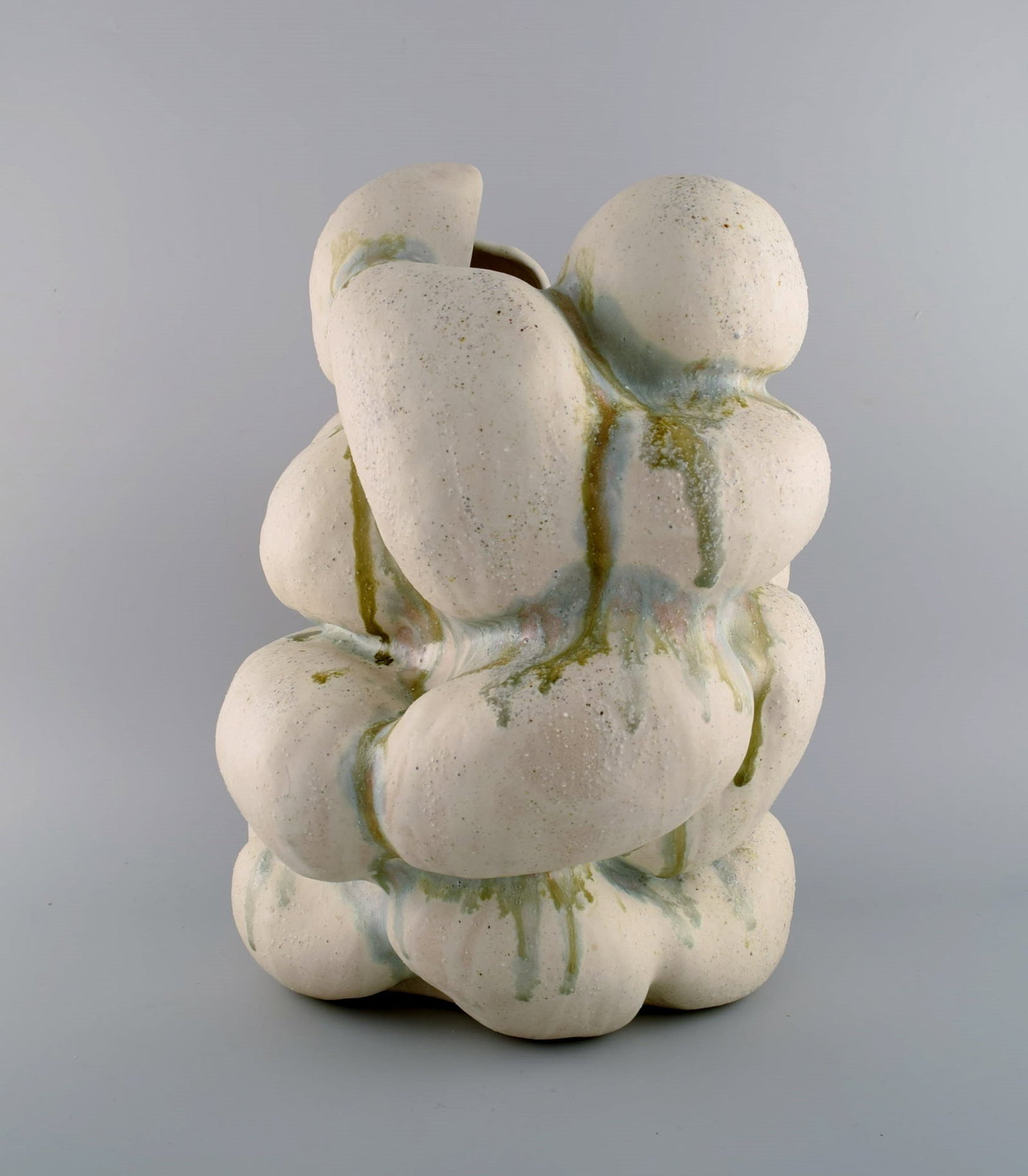 Christina Muff, Danish contemporary ceramicist (b. 1971). Hand modeled sculptural vase of stoneware - 4