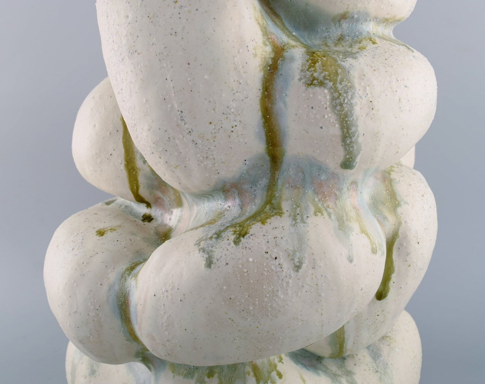 Christina Muff, Danish contemporary ceramicist (b. 1971). Hand modeled sculptural vase of stoneware - 5