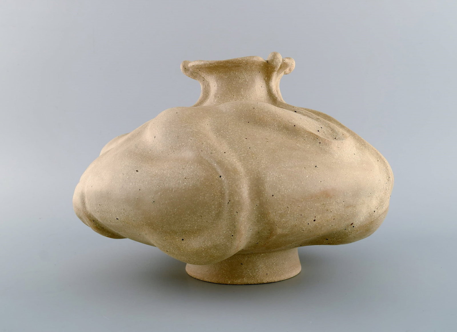 Christina Muff, Danish contemporary ceramicist (b. 1971). Hand modeled sculptural vase with - 2