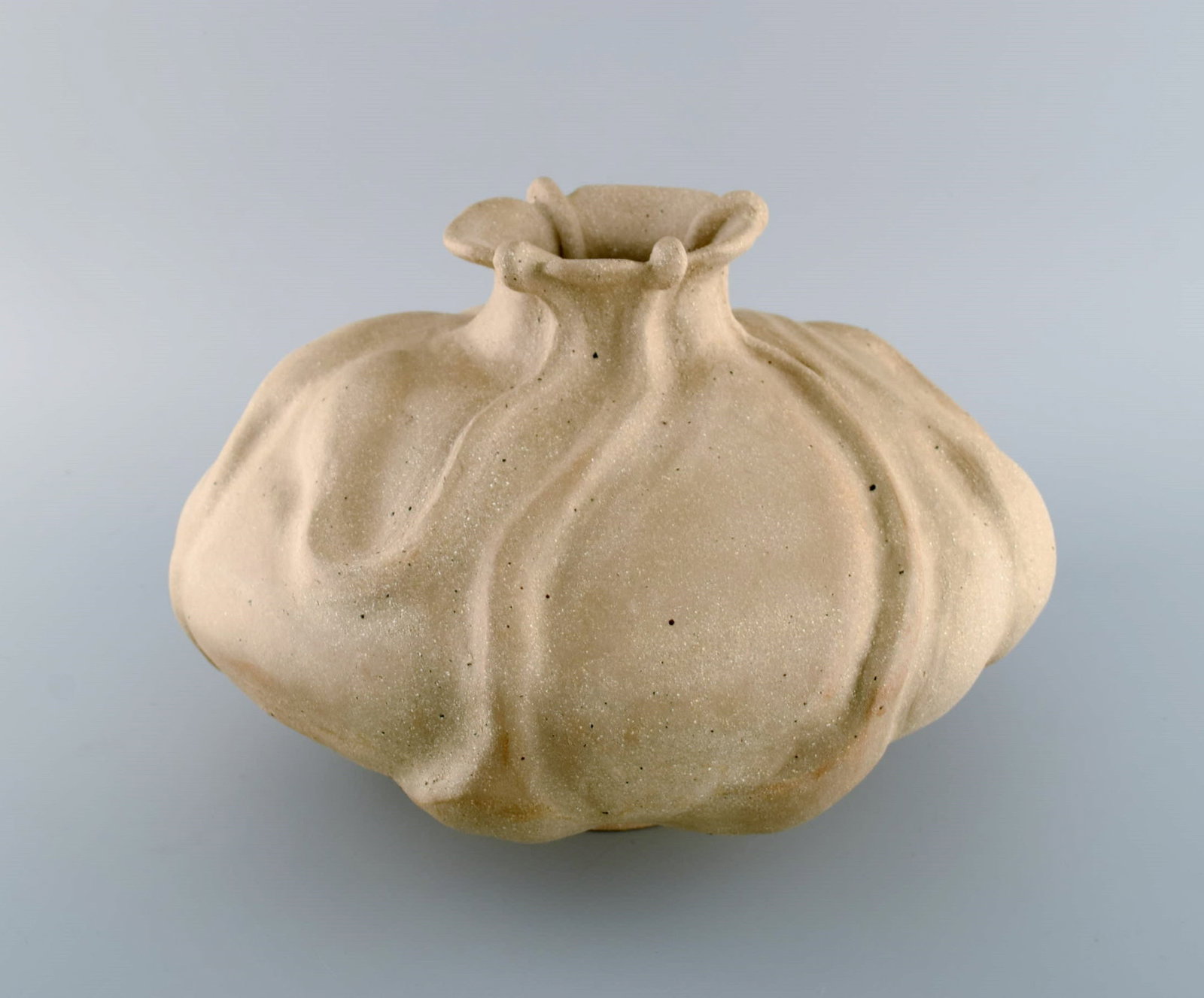 Christina Muff, Danish contemporary ceramicist (b. 1971). Hand modeled sculptural vase with - 3