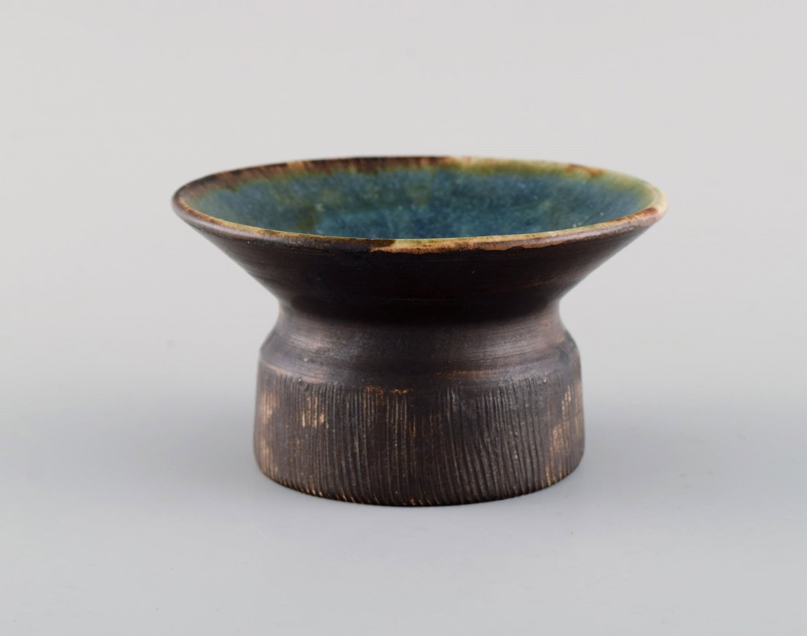 Henning Nilsson for Höganäs. Candlestick and dish in glazed ceramics. 1960s / 70s. - 2