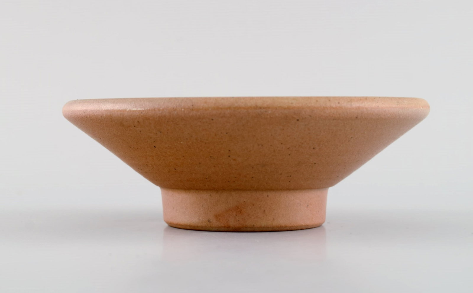 European studio ceramicist. Unique bowl on foot in hand-painted glazed stoneware. Late 20th century. - 3