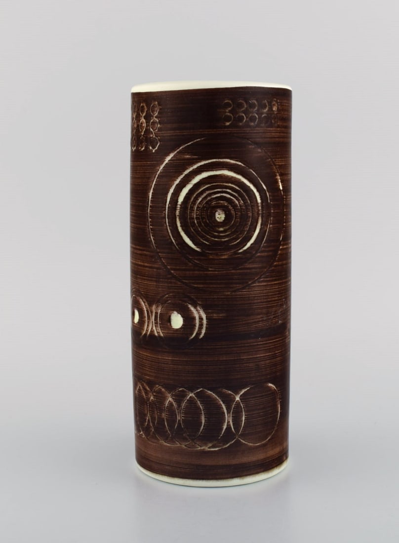 Olle Alberius for Rörstrand. Sarek vase in hand-painted glazed ceramics. Swedish design, 1960 /: Brand: Rörstrand Olle Alberius for Rörstrand. Sarek vase in hand-painted glazed ceramics. Swedish design, 1960 / 70s. Measures: 22 x 9 cm. In excellent condition. Small hair line crack at