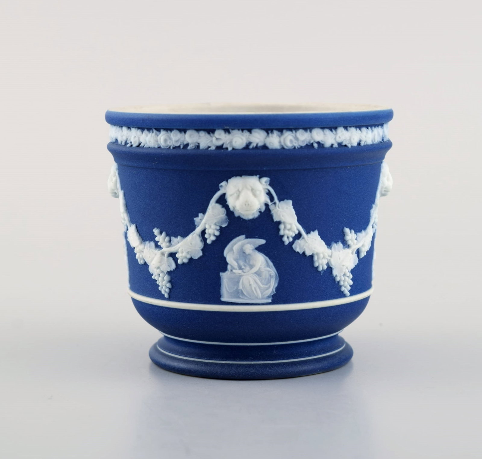 Wedgwood, England. Three bowls / dishes and a vase in black, green and blue stoneware with - 4