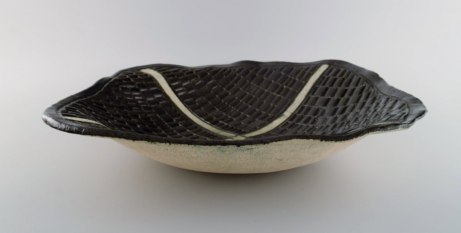 European studio ceramicist. Large unique dish / bowl in glazed ceramics. Late 20th century.: Brand: Various European studio ceramicist. Large unique dish / bowl in glazed ceramics. Late 20th century. Measures: 49 x 10 cm. In excellent condition. Signed. Reserve: $448.00 Shipping: Domestic: