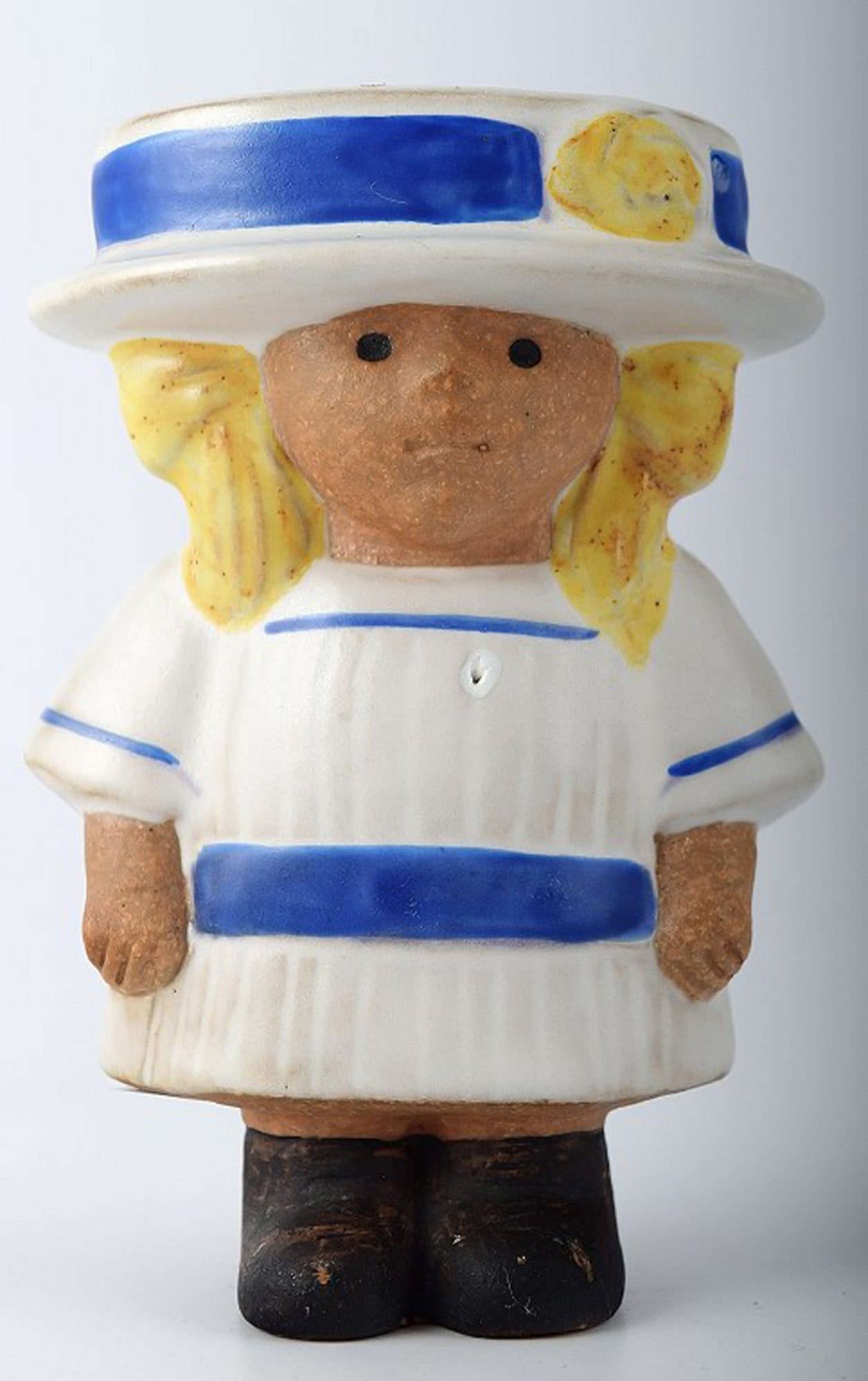 Gustavsberg Lisa Larsson ceramic figurine, girl.: Brand: Gustavsberg Gustavsberg Lisa Larsson ceramic figurine, girl. Lisa Larson is a Swedish ceramic designer who started at Gustavsberg Porcelain Factory in 1953, Lisa Larson is best known for her hu