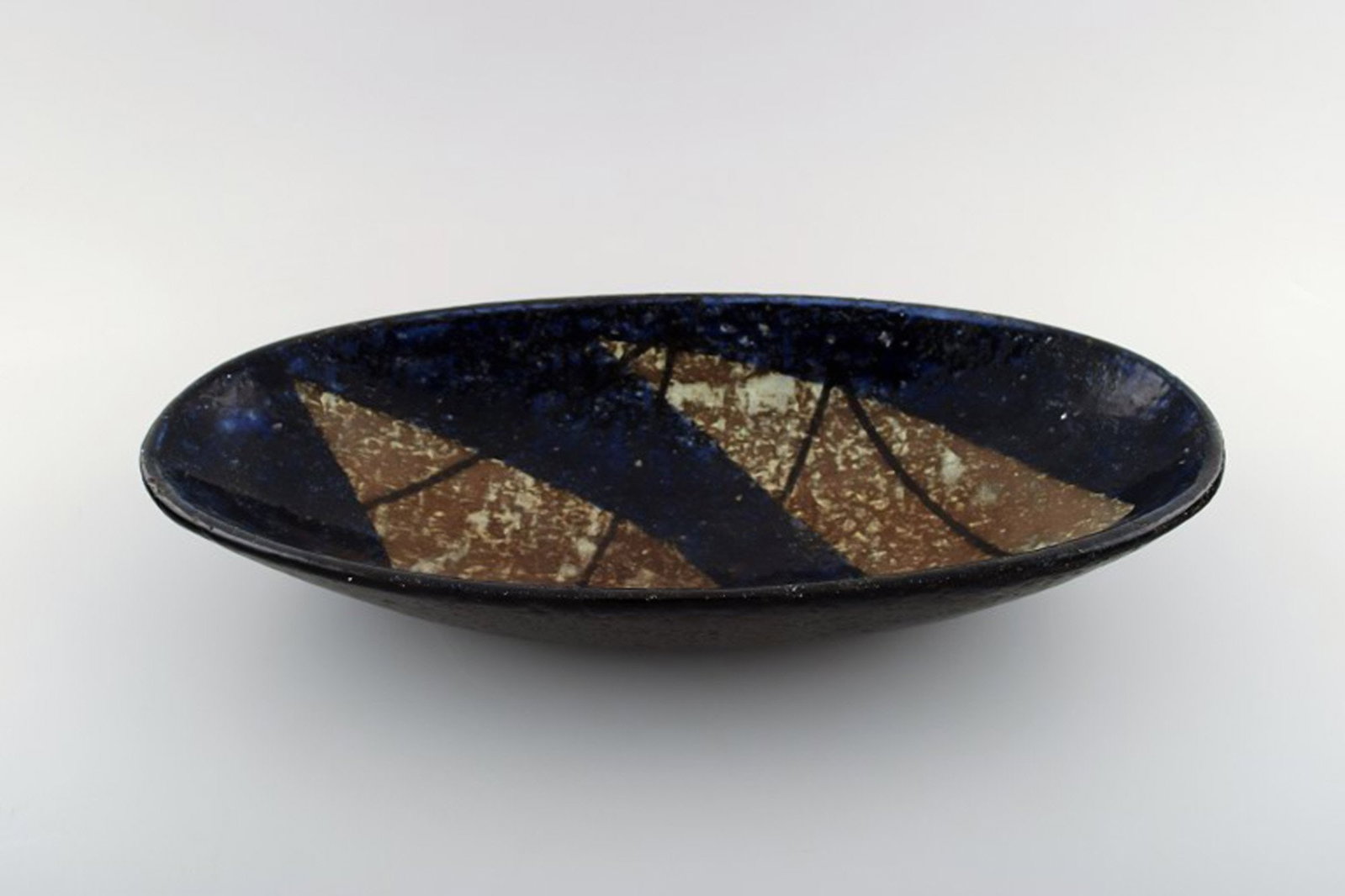 Ingrid Atterberg for Upsala Ekeby large dish in ceramics.: Brand: Upsala Ekeby Ingrid Atterberg for Upsala Ekeby large dish in ceramics. In perfect condition. Measures: 41 x 7.5 cm. Marked. Reserve: $329.00 Shipping: Domestic: Shipping rates are determined