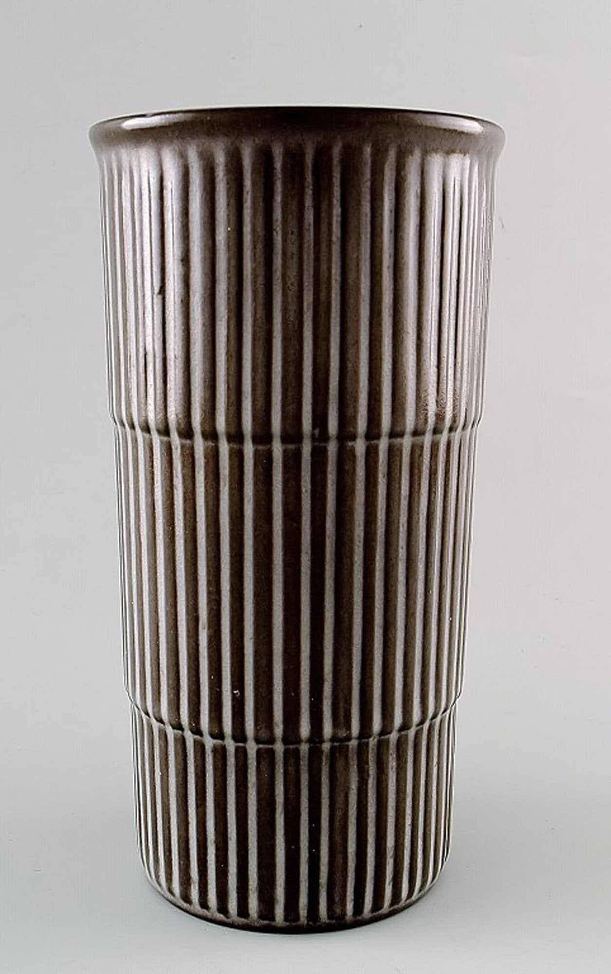 Sven Erik Skawonius for Upsala-Ekeby "Lena" ceramic vase.: Brand: Upsala Ekeby Sven Erik Skawonius for Upsala-Ekeby "Lena" ceramic vase. In perfect condition. 1969-70. Measures 18.5 x 10 cm. Stamped. Reserve: $175.00 Shipping: Domestic: Shipping rates are