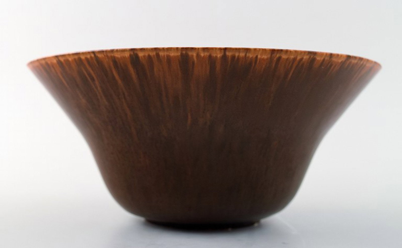 Rörstrand ceramic bowl.: Brand: Rörstrand Rörstrand ceramic bowl. Beautiful glaze in brown tones. Measures: 21 x 11 cm. In perfect condition, second factory quality. Reserve: $210.00 Shipping: Domestic: Shipping