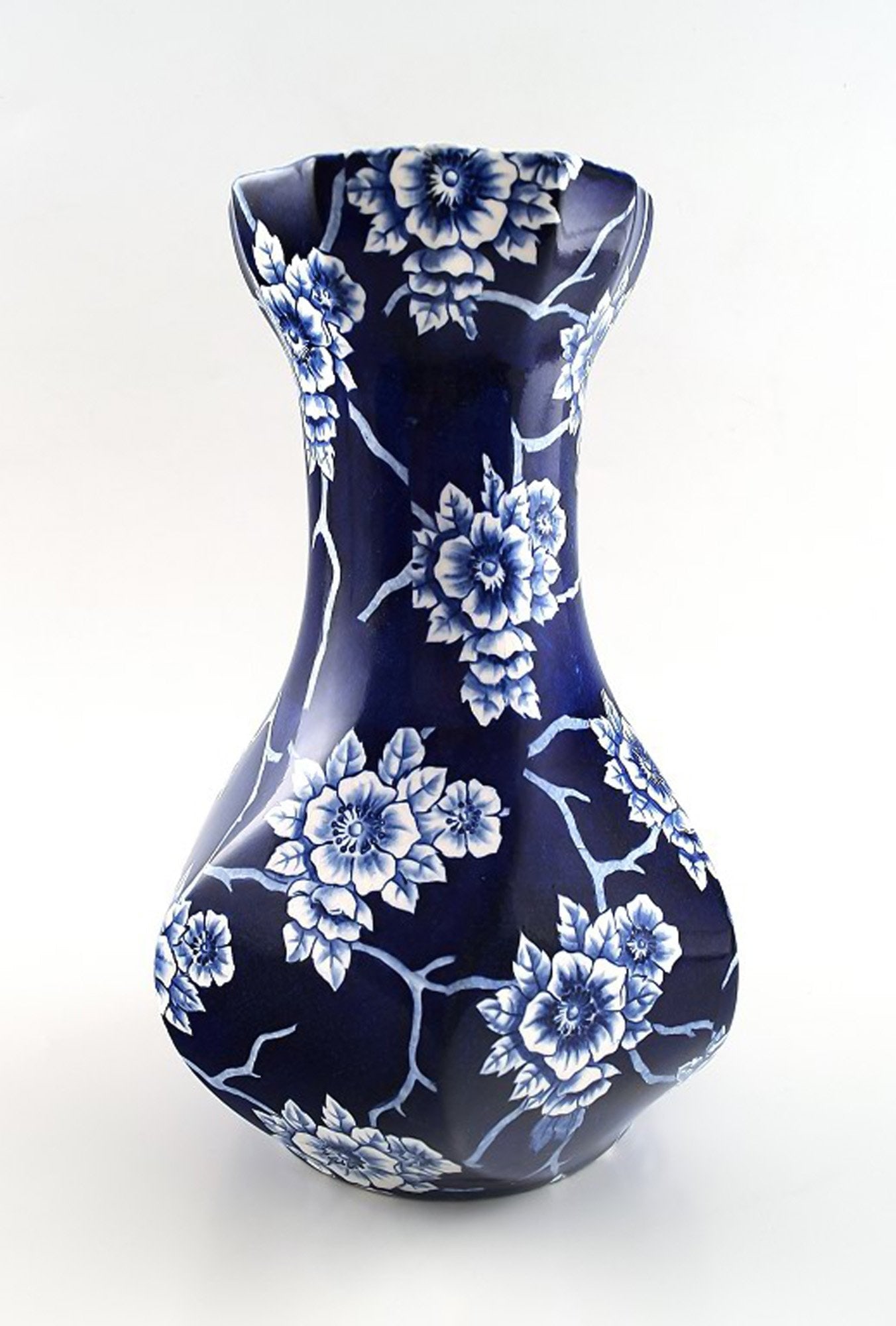 Rörstrand "Nang-King" vase in earthenware decorated with flowers.: Brand: Rörstrand Rörstrand "Nang-King" vase in earthenware decorated with flowers. 21.5 cm. high. In perfect condition. Stamped. Early 20 c. Sweden. Reserve: $259.00 Shipping: Domestic: Ship