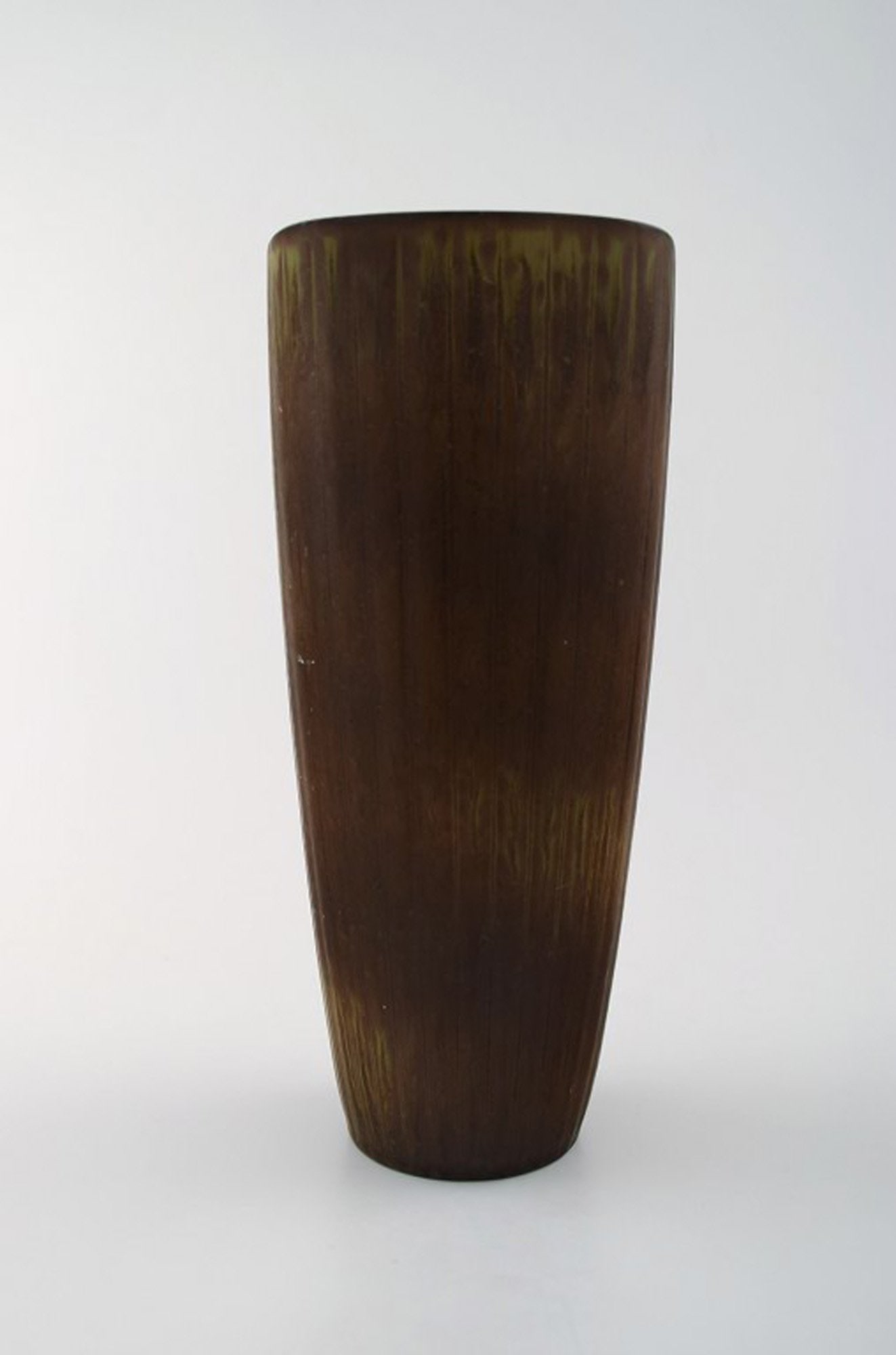 Gunnar Nylund, Rörstrand vase in ceramics.: Brand: Rörstrand Gunnar Nylund, Rörstrand vase in ceramics. Beautiful glaze. In perfect condition. 2nd. factory quality. 22 cm. high. 10 cm. in diameter. Stamped. Reserve: $259.00 Shipping:
