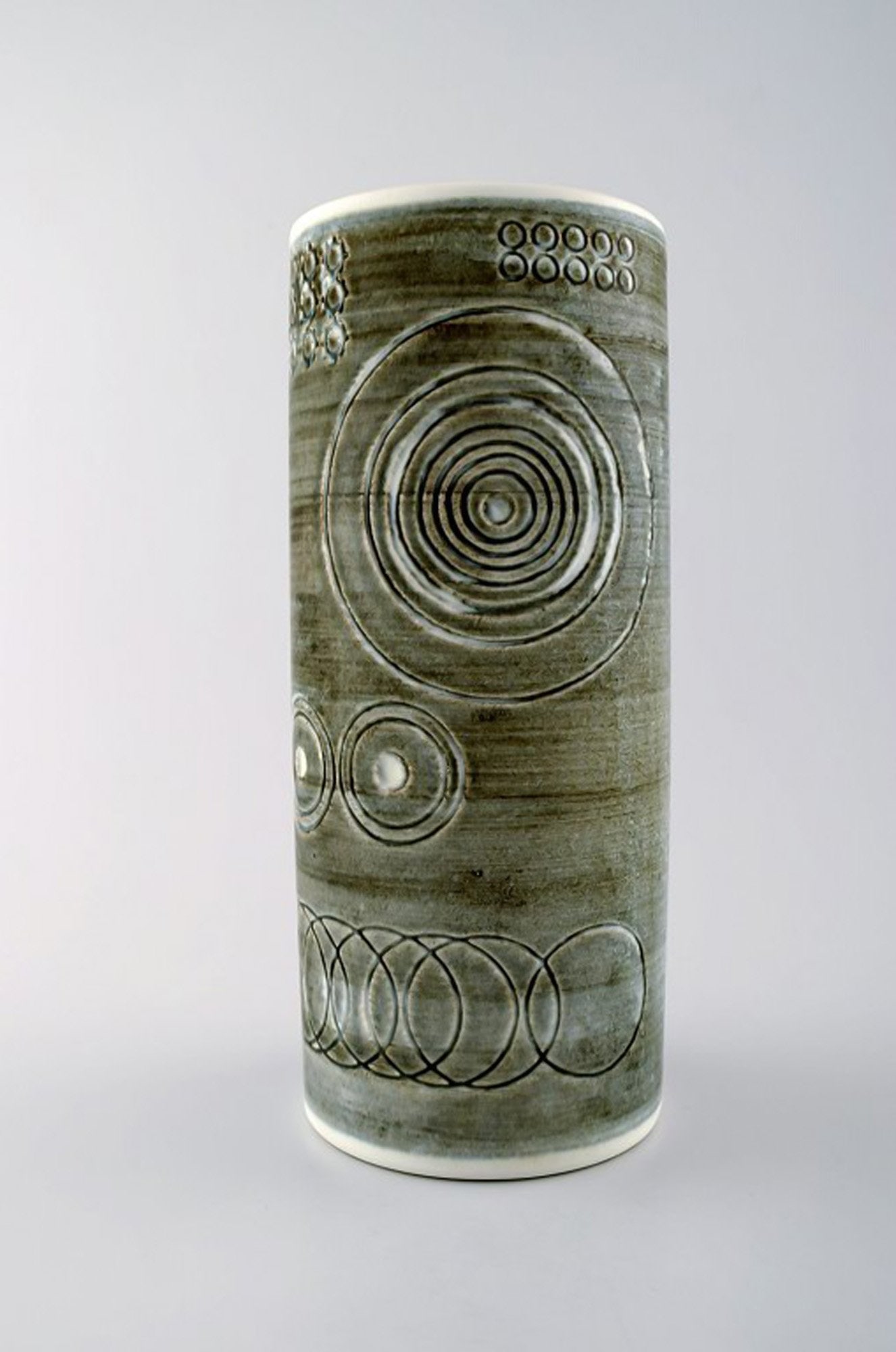Retro vase "Sarek", stoneware, Olle Alberius, Rörstrand. 1960 / 70 s.: Brand: Rörstrand Retro vase "Sarek", stoneware, Olle Alberius, Rörstrand. 1960/70 s. Stamped "R" Sweden and "oa" for Olle Alberius. Hand painted. Measures 22.5 x 9 cm. In perfect condition.