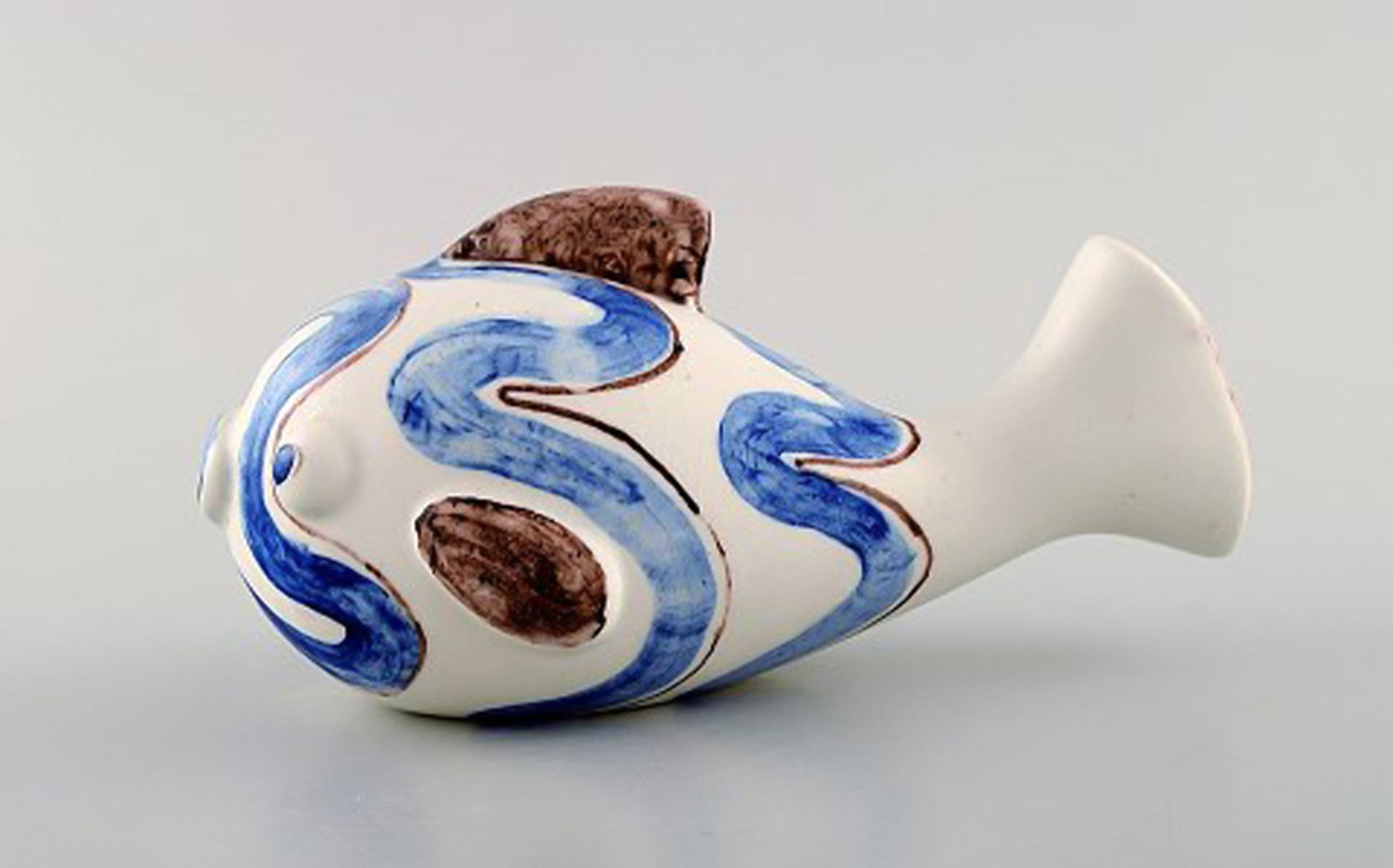 GUN VON WITTROCK for RØRSTRAND. Unique sculpture. Fish in glazed ceramics. Mid 20th century. - 2