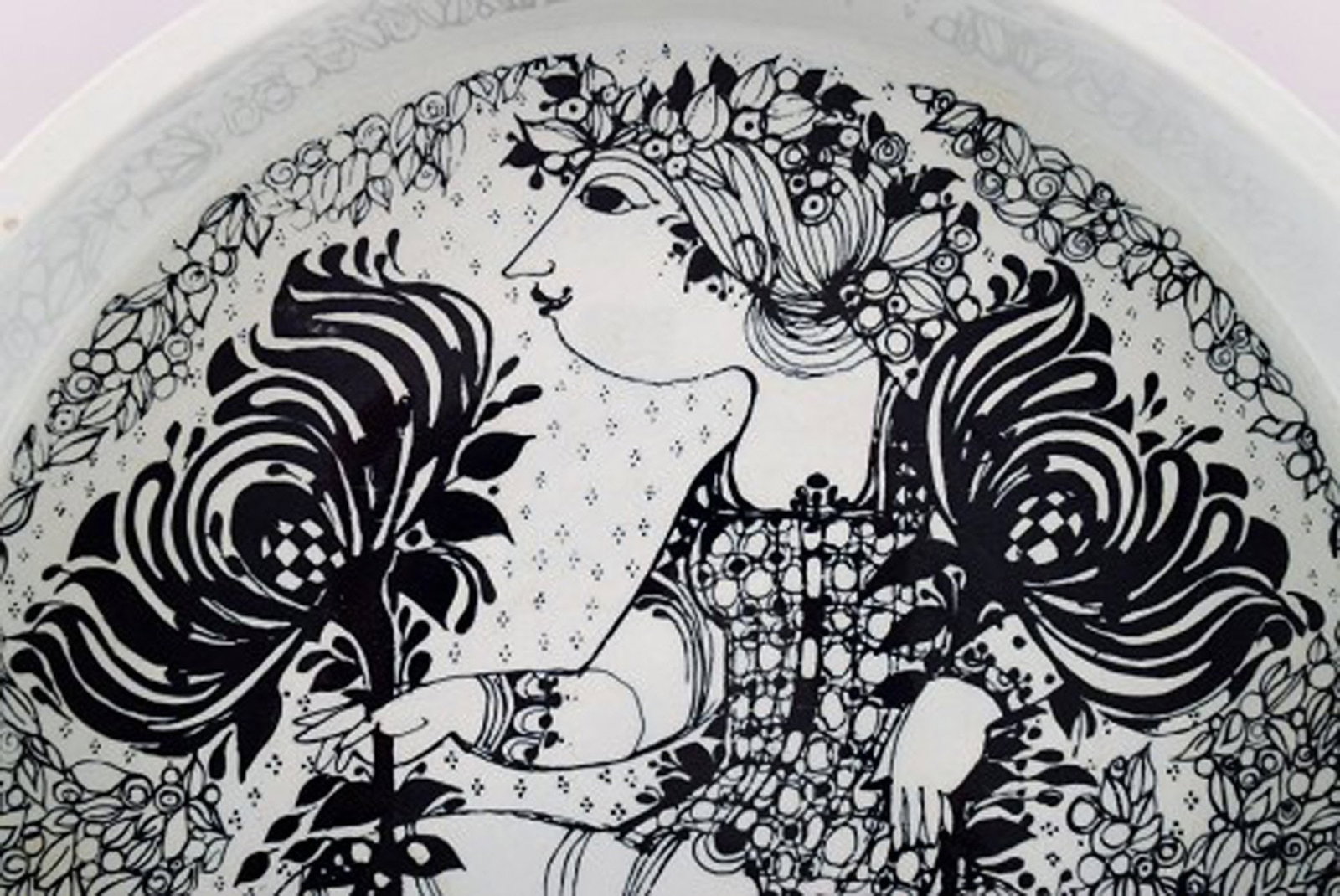Bjørn Wiinblad for Nymølle. Large bowl in glazed ceramics with motif of woman with birds. - 3