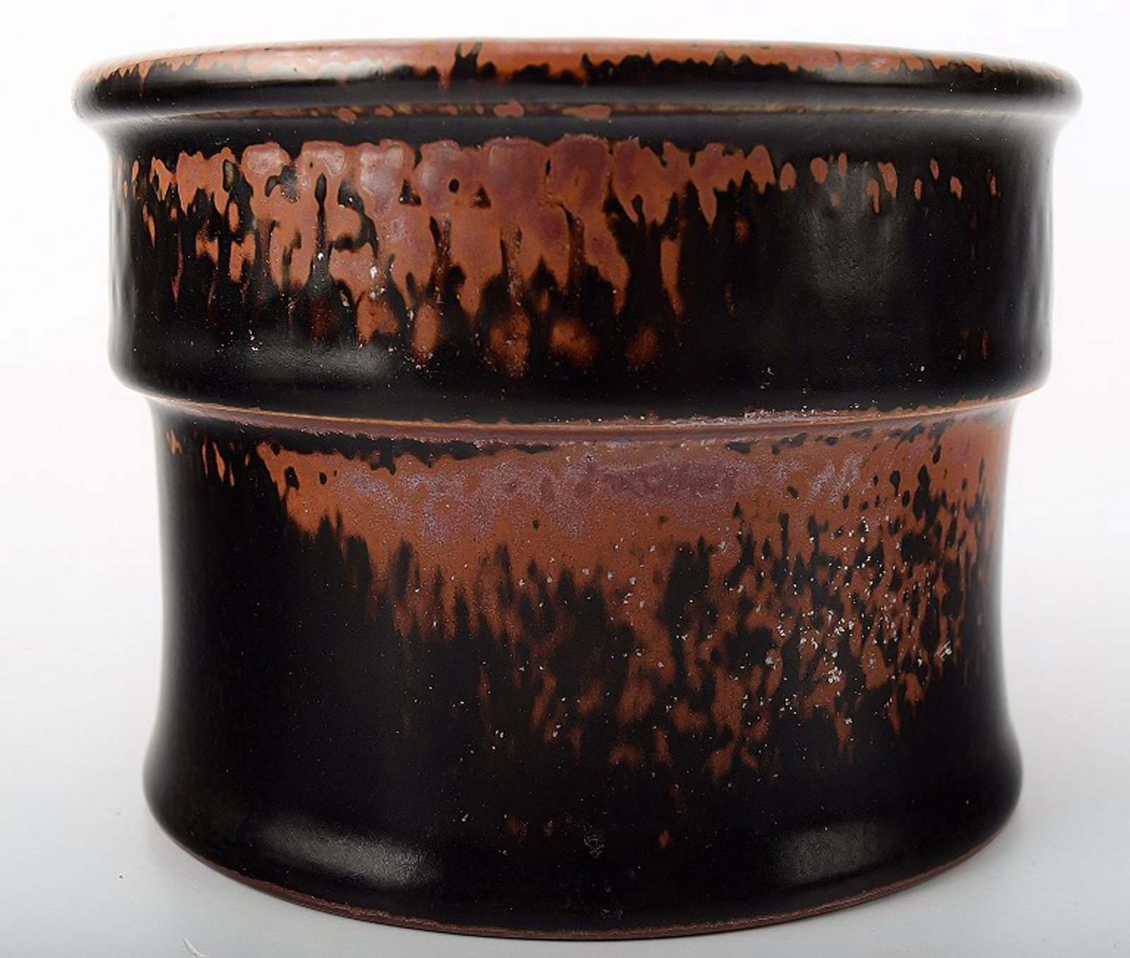 Stig Lindberg (1916-1982), Gustavsberg Studio, ceramic vase.: Brand: Gustavsberg Stig Lindberg (1916-1982), Gustavsberg Studio, ceramic vase. Measuring 12 x 8 cm. In perfect condition. Reserve: $175.00 Shipping: Domestic: Shipping rates are determined by destina