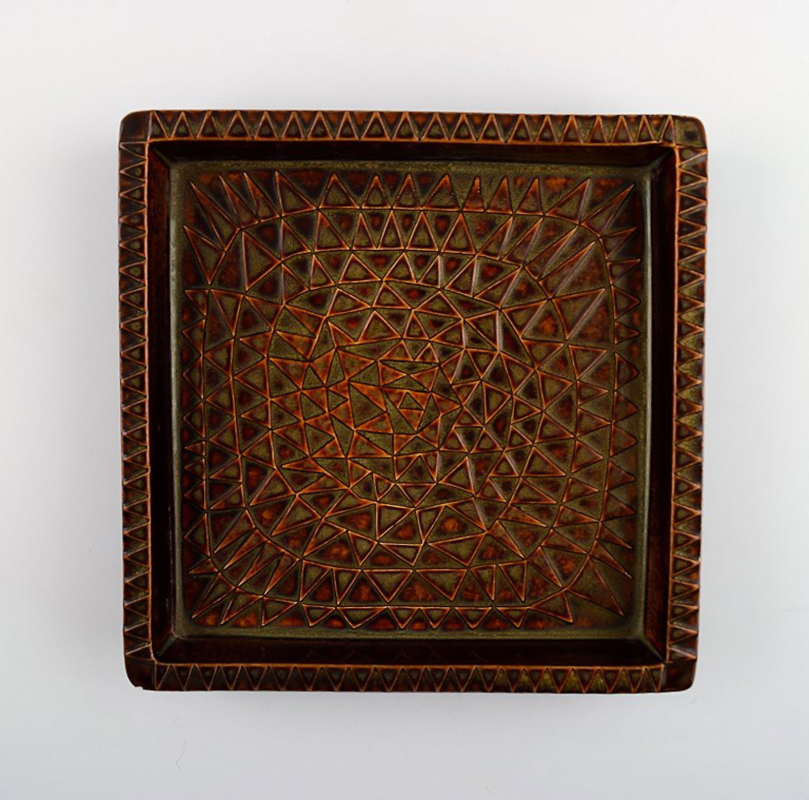 Stig Lindberg, Gustavsberg, "Domino" dish in ceramics.: Brand: Gustavsberg Stig Lindberg, Gustavsberg, "Domino" dish in ceramics. 1950s. Measures: 20 cm. Depth: 3.5 cm. Marked. In perfect condition. Reserve: $294.00 Shipping: Domestic: Shipping rates are