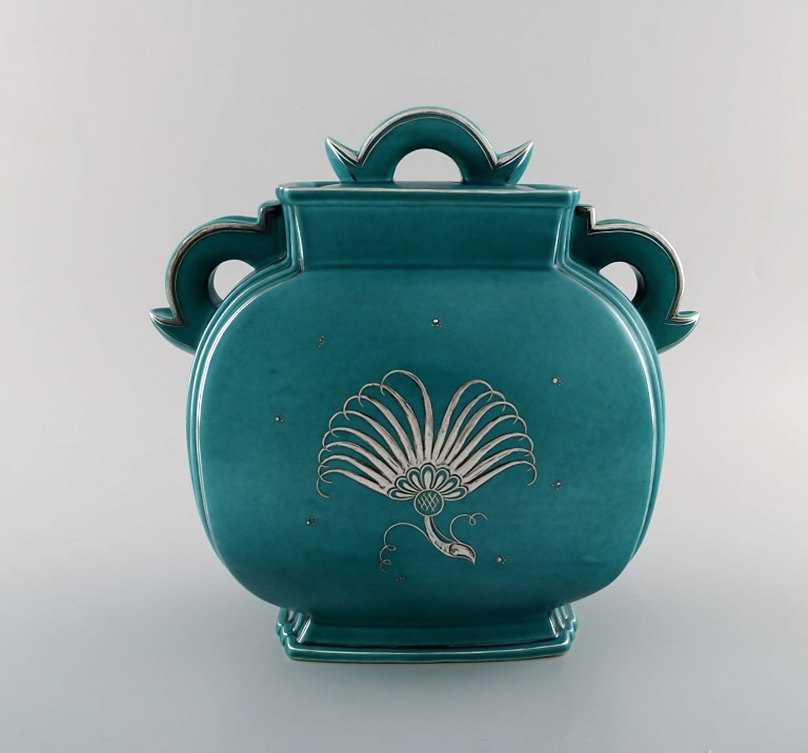 Wilhelm Kåge, Gustavsberg, Argenta Art deco ceramic vase decorated with silver inlaid.: Brand: Gustavsberg Wilhelm Kåge, Gustavsberg, Argenta Art deco ceramic vase decorated with silver inlaid. Sweden 1940's. Measures 25 x 25 cm. Marked Gustavsberg, Kåge. In perfect condition. 