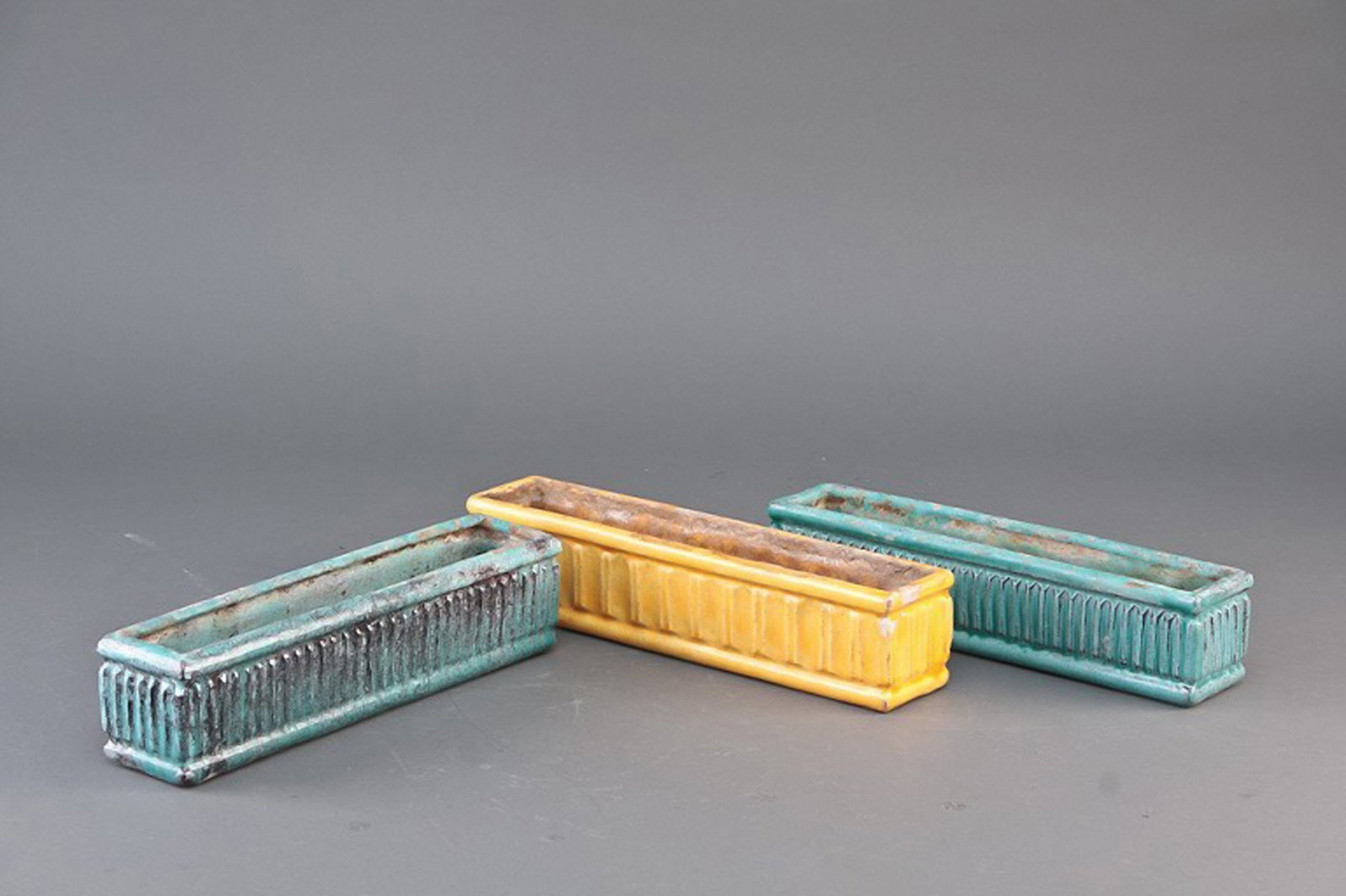 Svend Hammershöi for Kähler. flower pot holder.: Brand: Kähler Svend Hammershöi for Kähler. Flower pot holder with yellow glaze. The two green flower pot holders are sold. Signed "HAK". 1940s. Height 7 cm, length 30 cm. In good