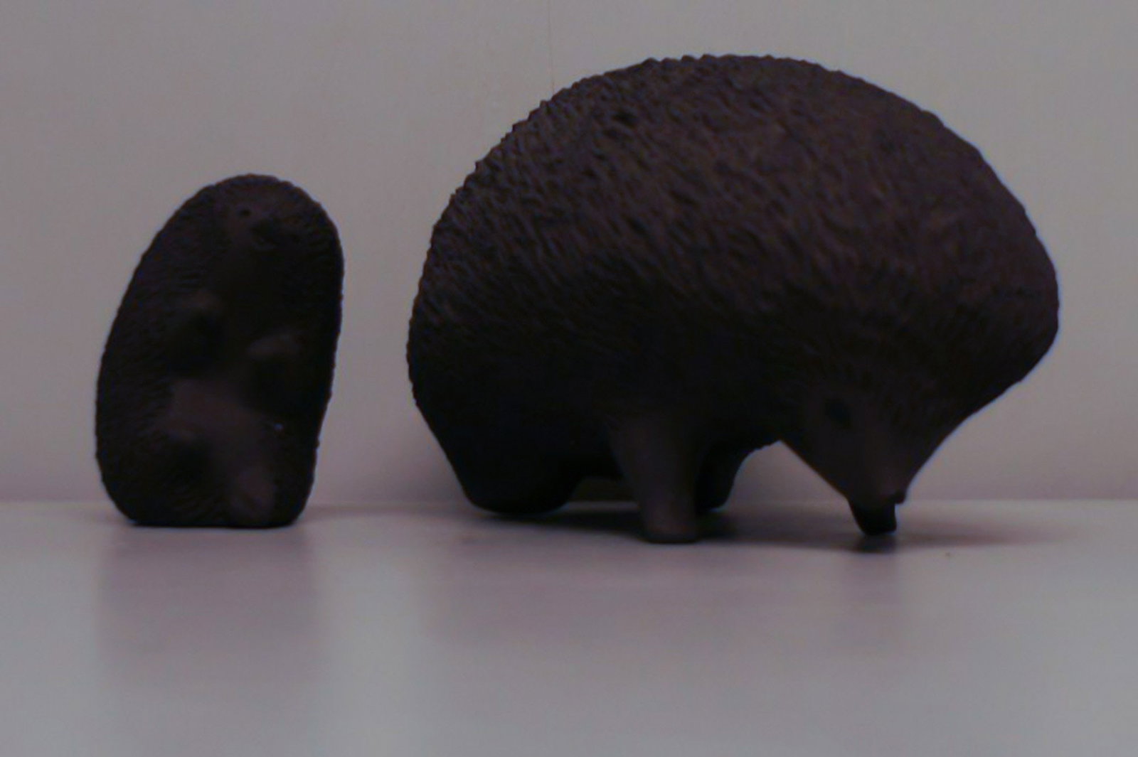 Kähler ceramic figurines, hedgehogs. Designed by Ellen Karlsen, hallmarked. 2 pcs. in stock. (1 of 5)