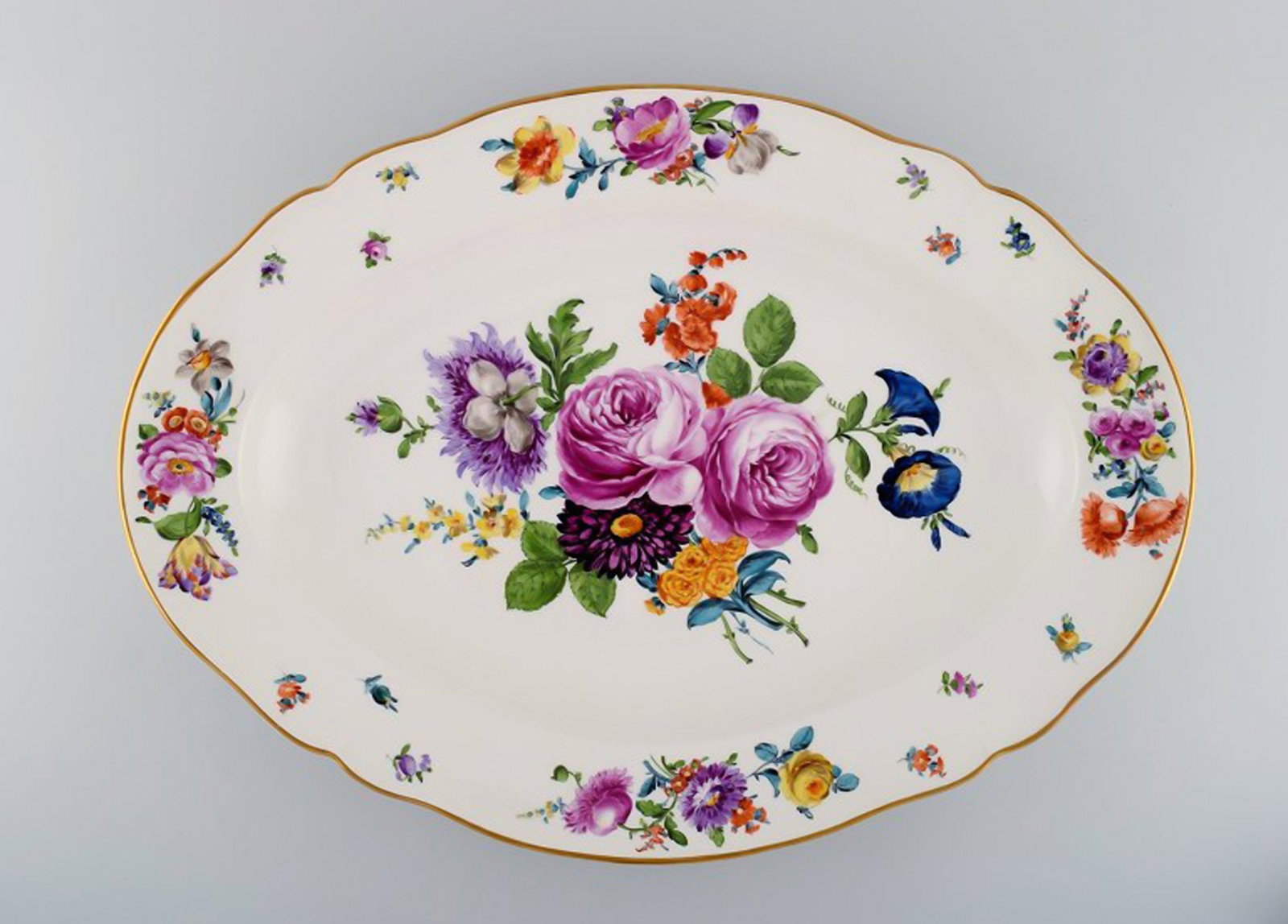 KPM, Berlin. Large antique dish in hand-painted porcelain with floral motifs and gold edge. 19th: Brand: KPM Berlin KPM, Berlin. Large antique dish in hand-painted porcelain with floral motifs and gold edge. 19th century. Reserve: $525.00 Shipping: Domestic: Shipping rates are determined by