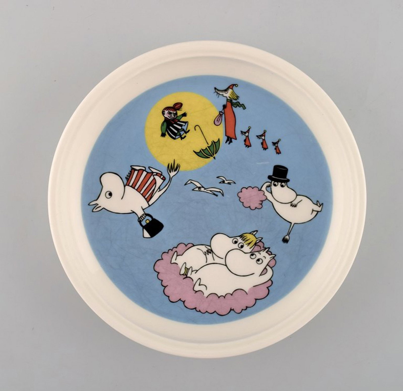 Arabia, Finland. "The flying moomins" Porcelain plate with motif from "Moomin".: Brand: Arabia Arabia, Finland. "The flying moomins" Porcelain plate with motif from "Moomin". Reserve: $175.00 Shipping: Domestic: Shipping rates are determined by destination International: Foreign