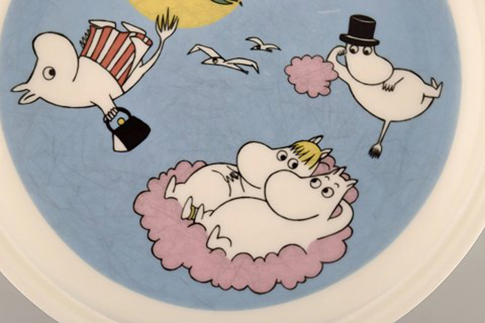 Arabia, Finland. "The flying moomins" Porcelain plate with motif from "Moomin". - 2