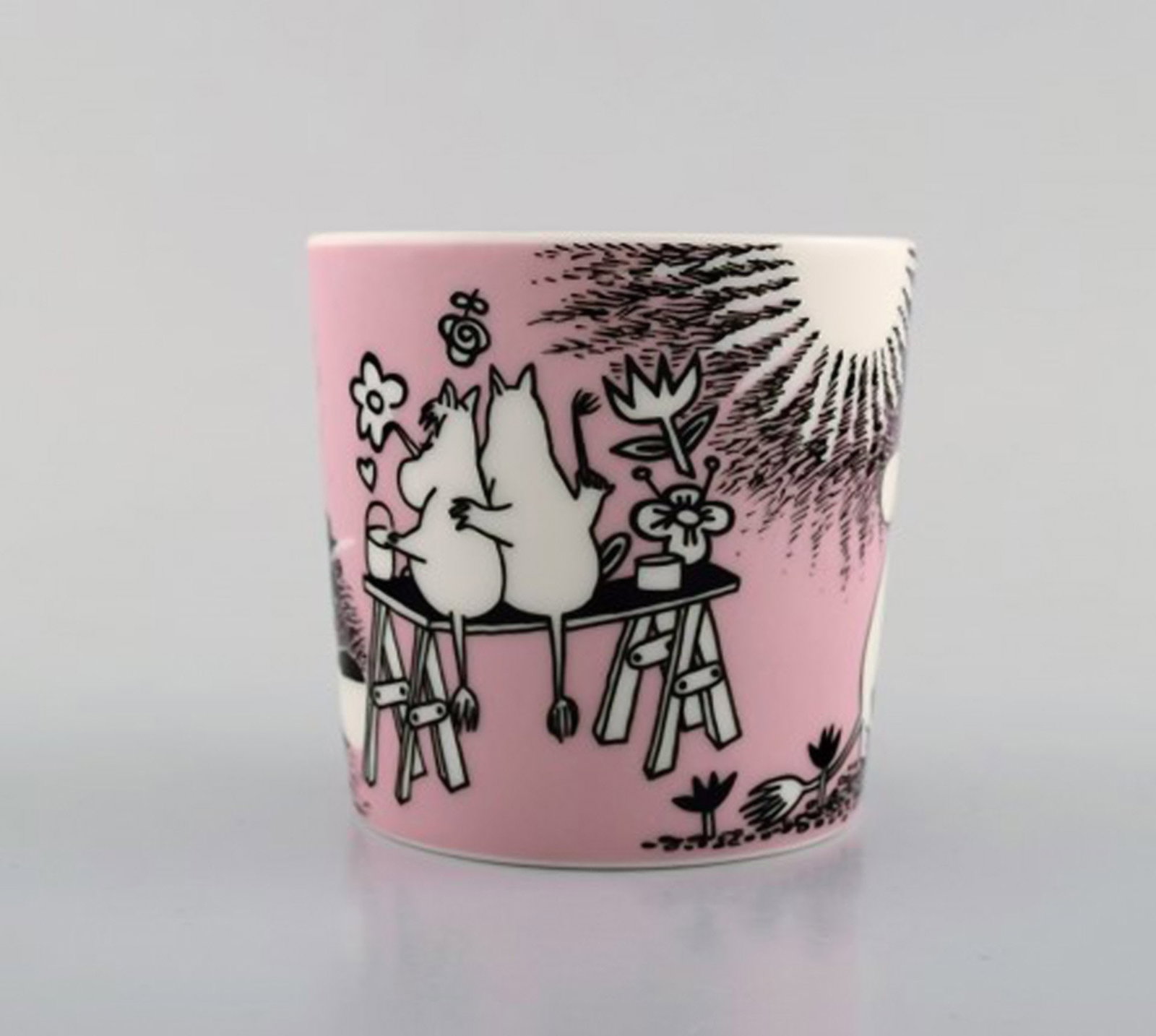 Arabia, Finland. Two cups in porcelain with motifs from "Moomin". Late 20th century. - 3