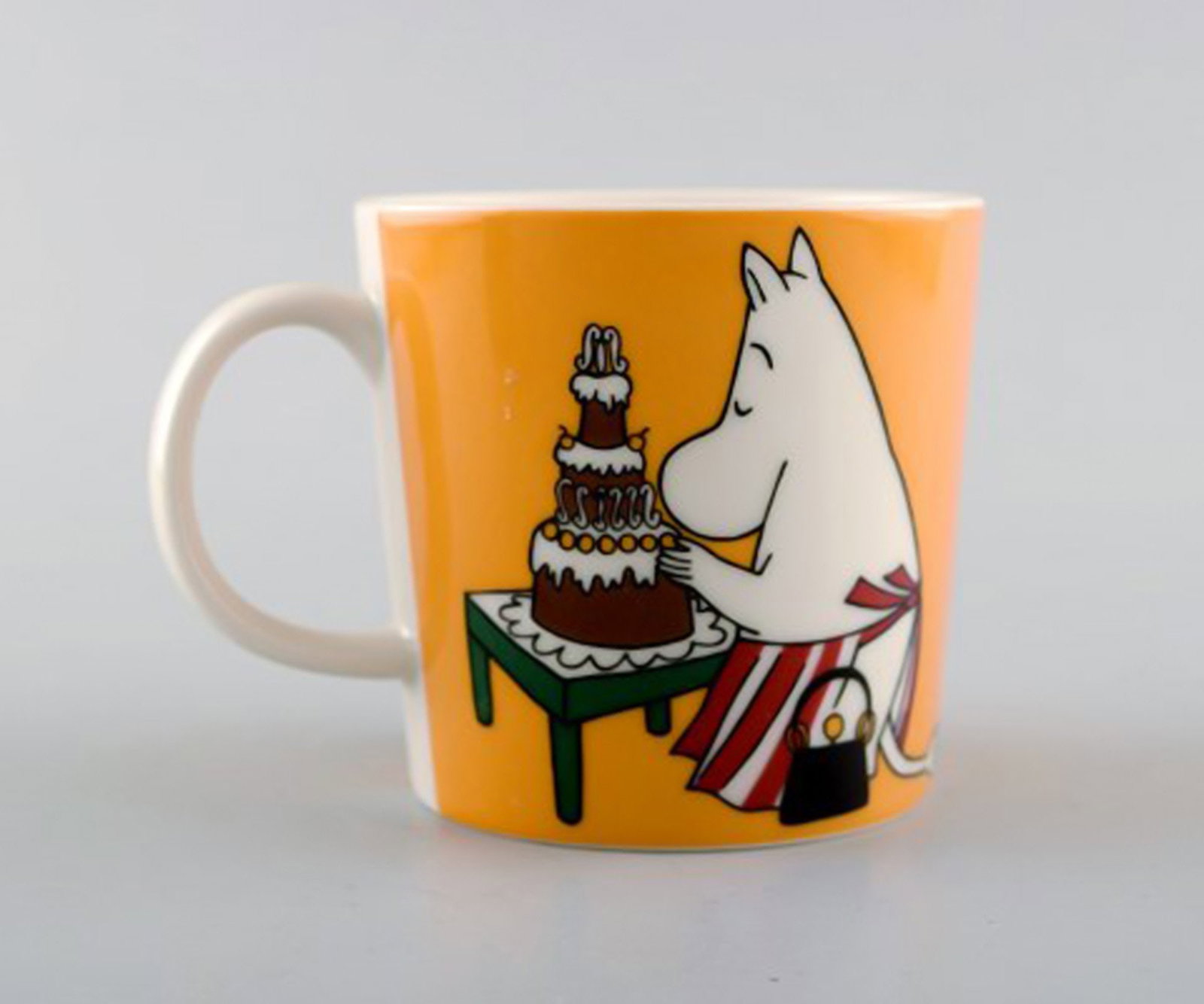 Arabia, Finland. Two cups in porcelain with motifs from "Moomin". Late 20th century. - 3
