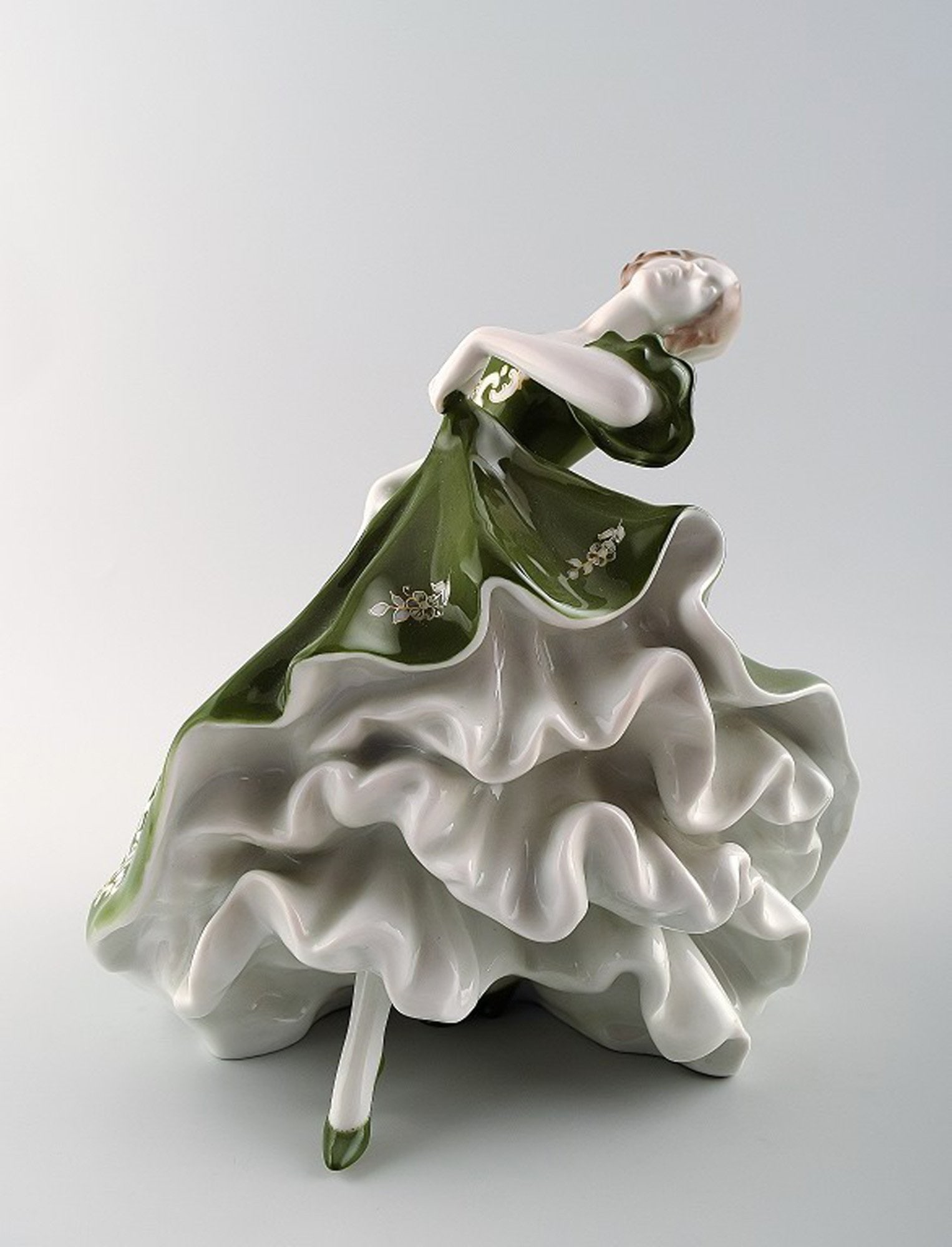 Large Art Deco Rosenthal, Erna von Langenmantel. Porcelain figurine of a dancing woman.: Brand: Rosenthal Large Art Deco Rosenthal, Erna von Langenmantel. Porcelain figurine of a dancing woman. Reserve: $840.00 Shipping: Domestic: Shipping rates are determined by destination