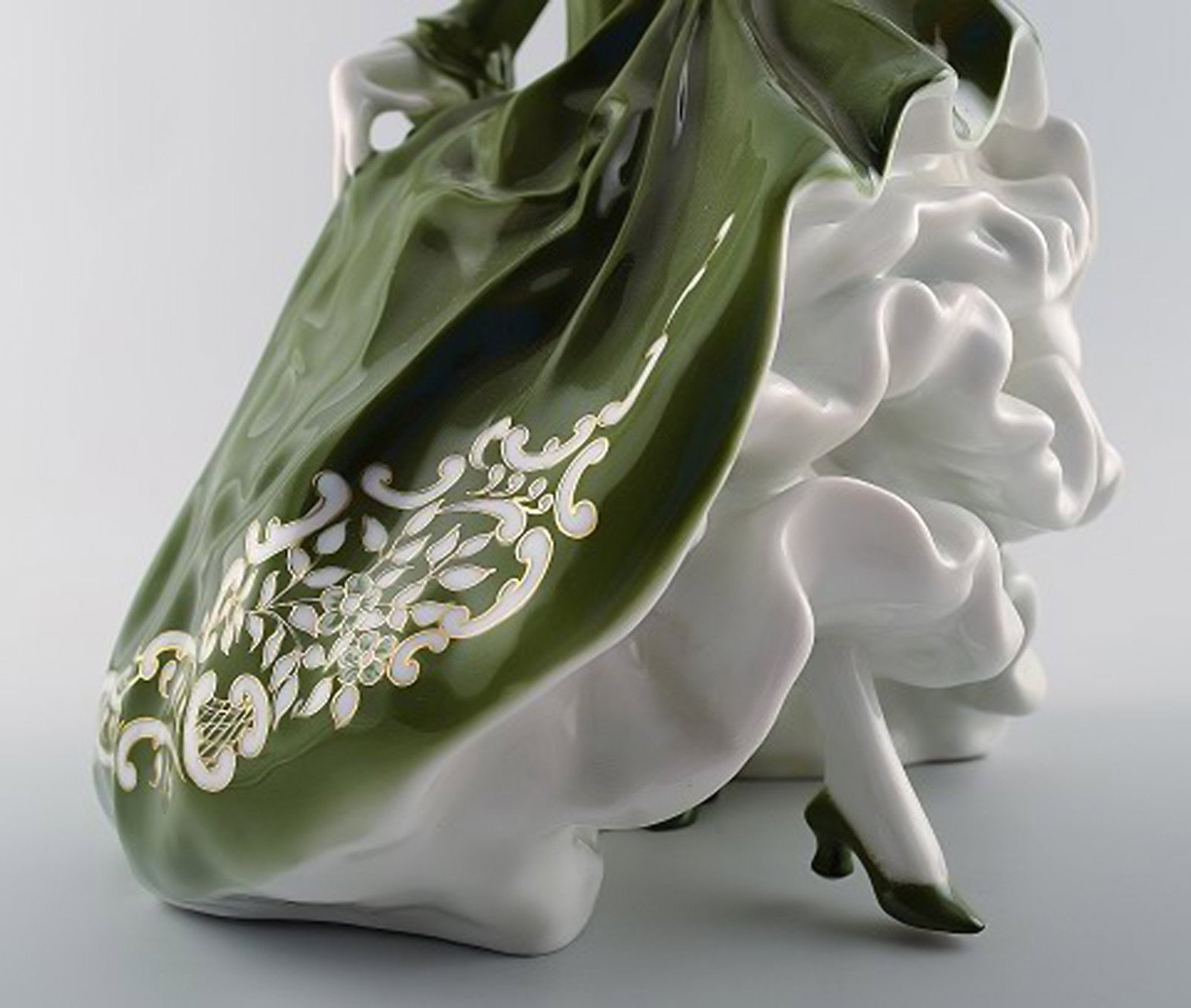 Large Art Deco Rosenthal, Erna von Langenmantel. Porcelain figurine of a dancing woman. - 5