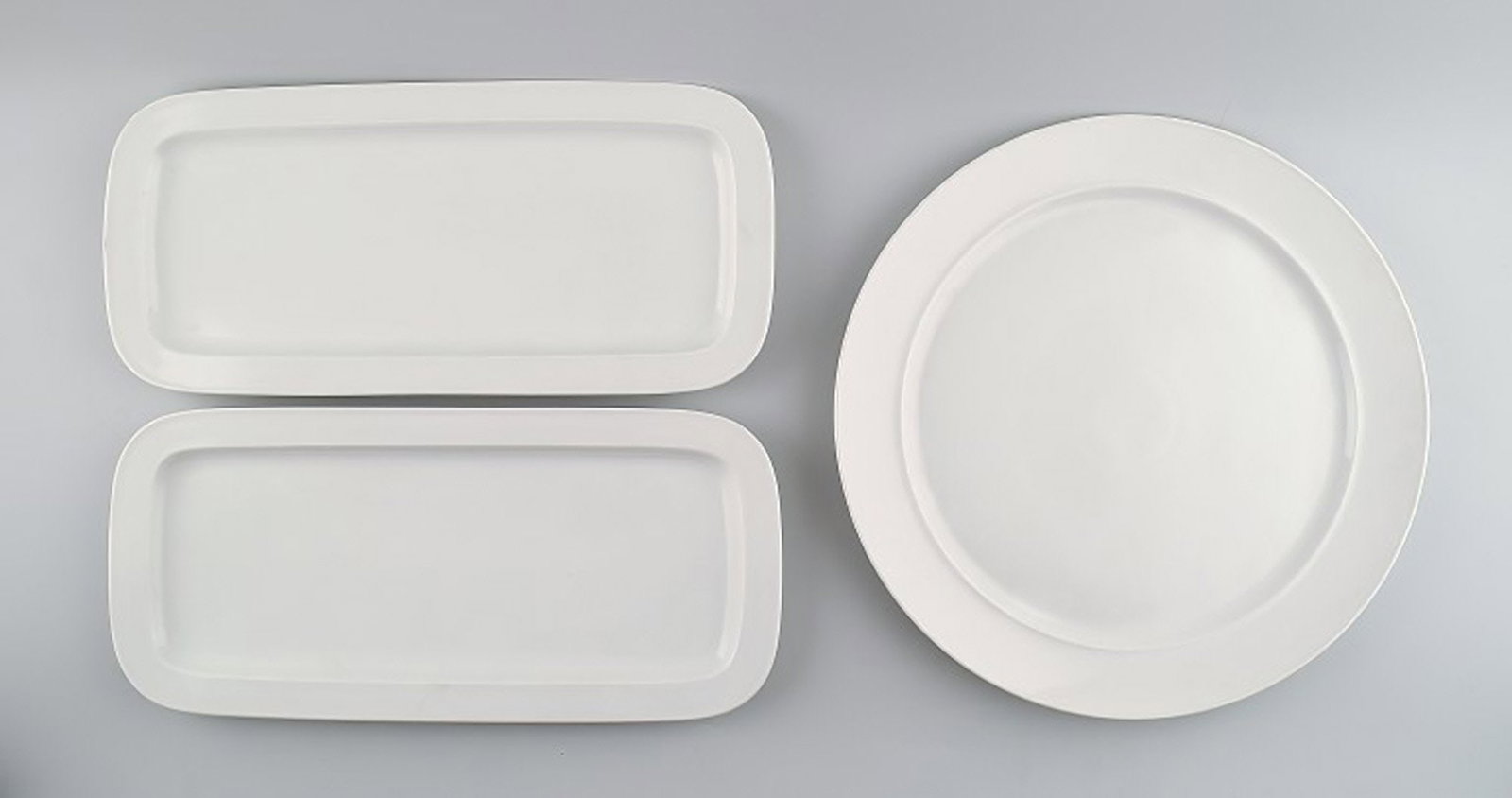 Rosenthal, large round platter and 2 squared dishes in white porcelain.: Brand: Rosenthal Rosenthal, large round platter and 2 squared dishes in white porcelain. Reserve: $105.00 Shipping: Domestic: Shipping rates are determined by destination International: Foreign