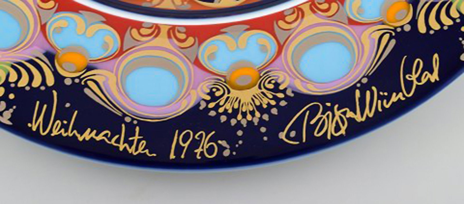 Rare hand painted Rosenthal Bjørn Wiinblad Christmas plate from 1976. "Angel with trumpet". - 4