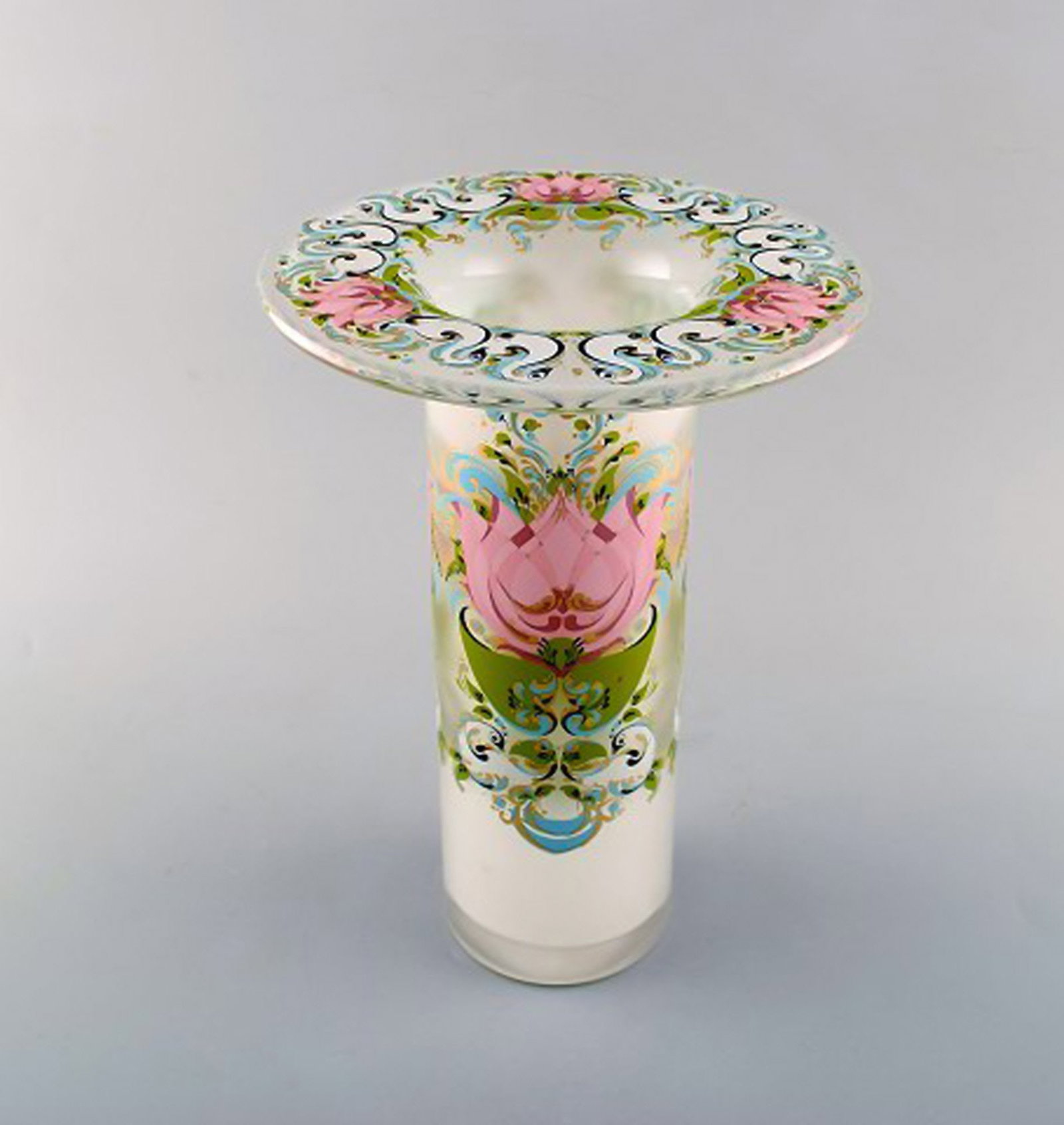 Bjørn Wiinblad for Rosenthal Studio Line. Art glass vase decorated with flowers and swans. - 2
