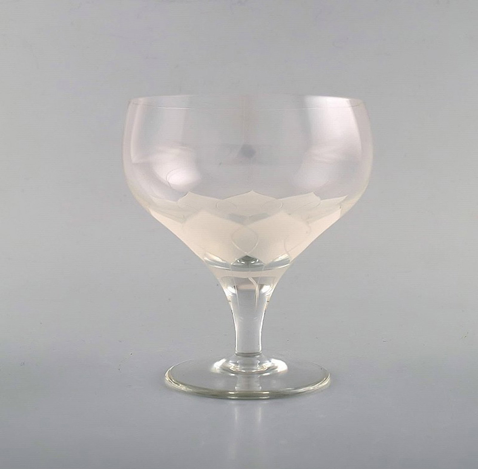 Bjørn Wiinblad (1918-2006) for Rosenthal. "Lotus" glass in clear art glass decorated with lotus: Brand: Rosenthal Bjørn Wiinblad (1918-2006) for Rosenthal. "Lotus" glass in clear art glass decorated with lotus flower. 1980's. Reserve: $49.00 Shipping: Domestic: Shipping rates are determined