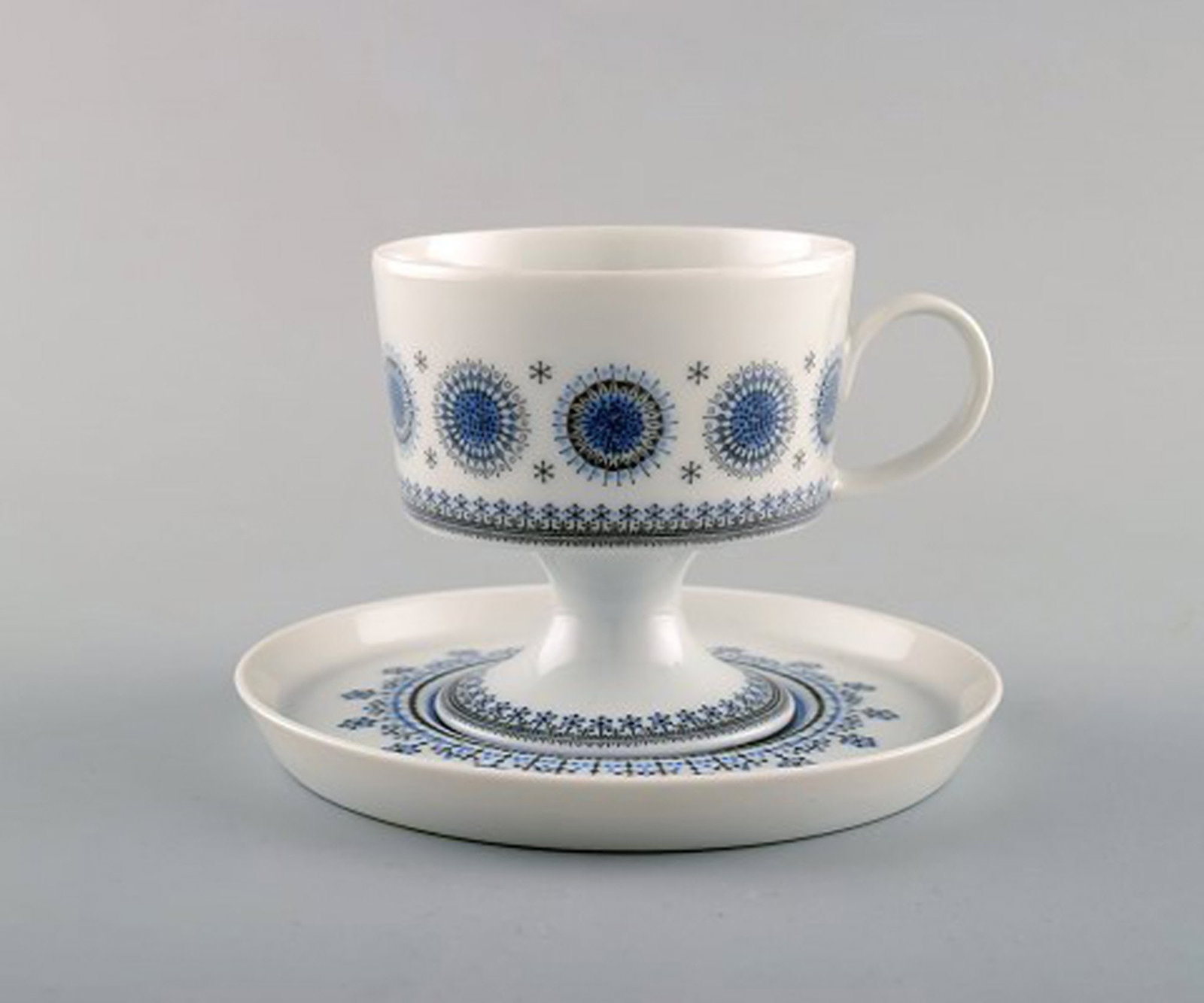Tapio Wirkkala for Rosenthal. Two "Ice Blossom" coffee cups with saucers. 1980's. - 2