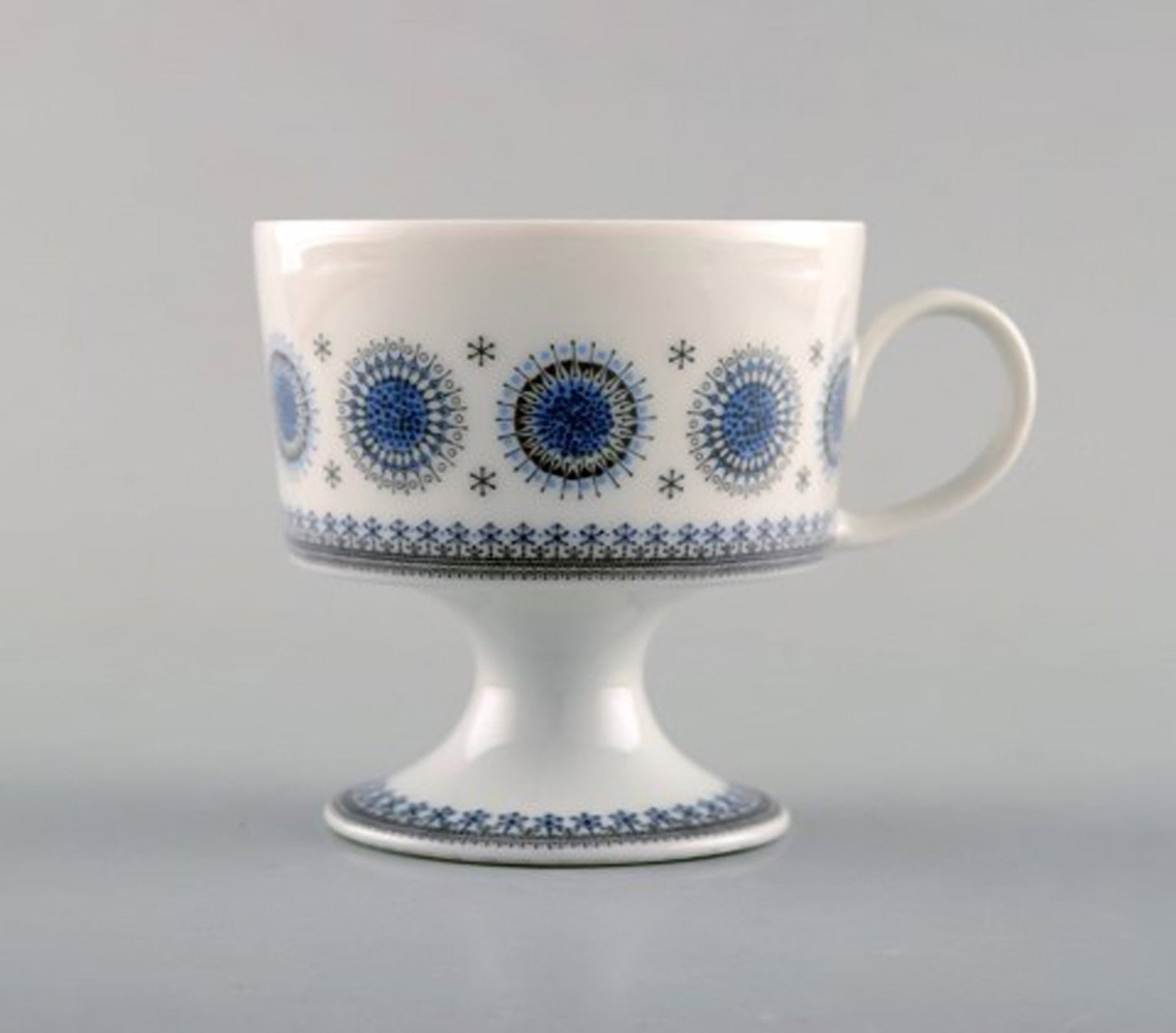 Tapio Wirkkala for Rosenthal. Two "Ice Blossom" coffee cups with saucers. 1980's. - 3