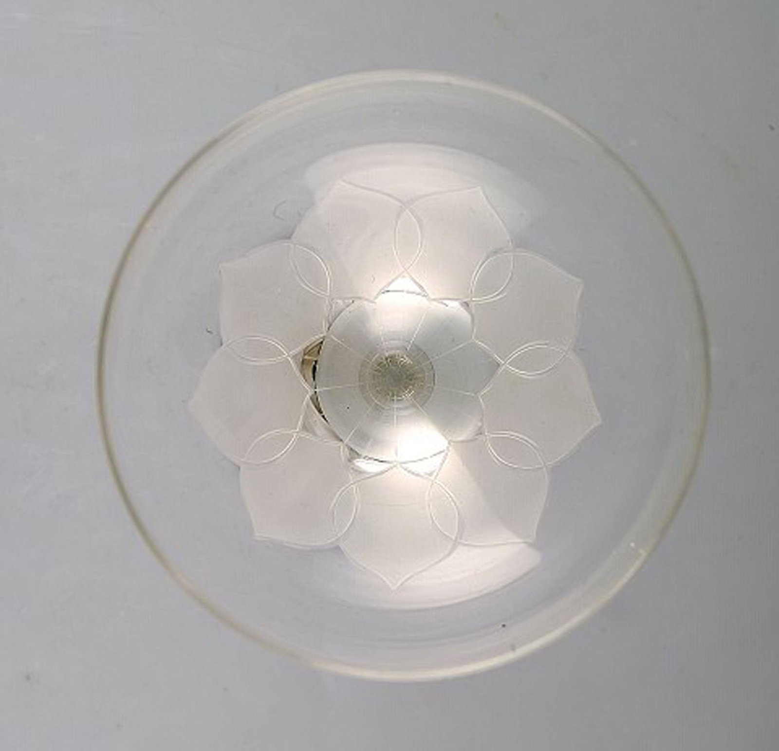 Bjørn Wiinblad (1918-2006) for Rosenthal. Four "Lotus" glasses in clear art glass decorated - 4